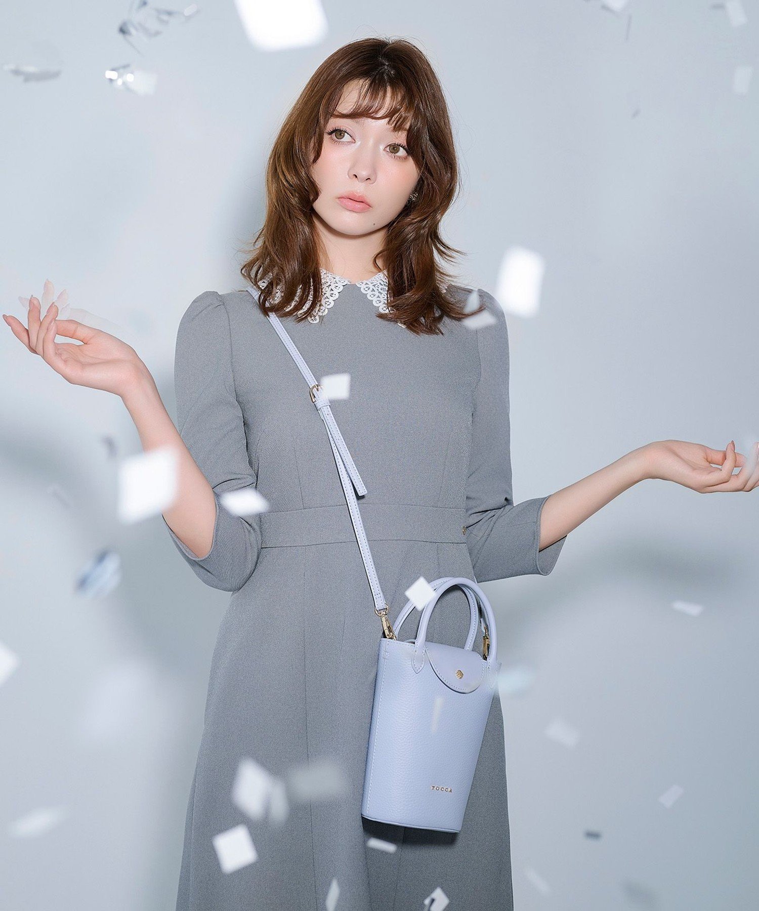TOCCA 【八木アリサさん着用】PETAL SILHOUETTE LEATHER POCHETTE ポシェット トッカ バッグ ショルダーバッグ ブラック ベージュ ホワイト ブルー【送料無料】のサムネイル