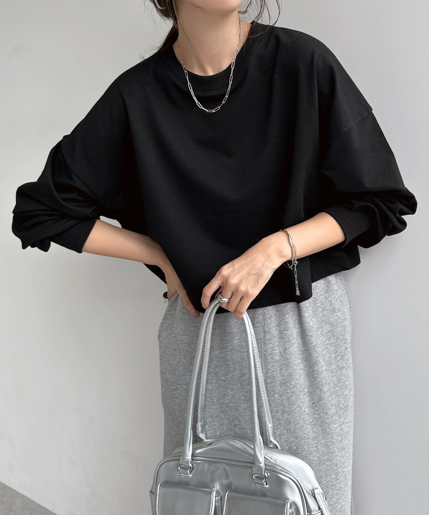 【SALE／10%OFF】andme ショート丈 スウェット トップス アンドミー トップス スウェット・トレーナー ブラック ホワイトのサムネイル