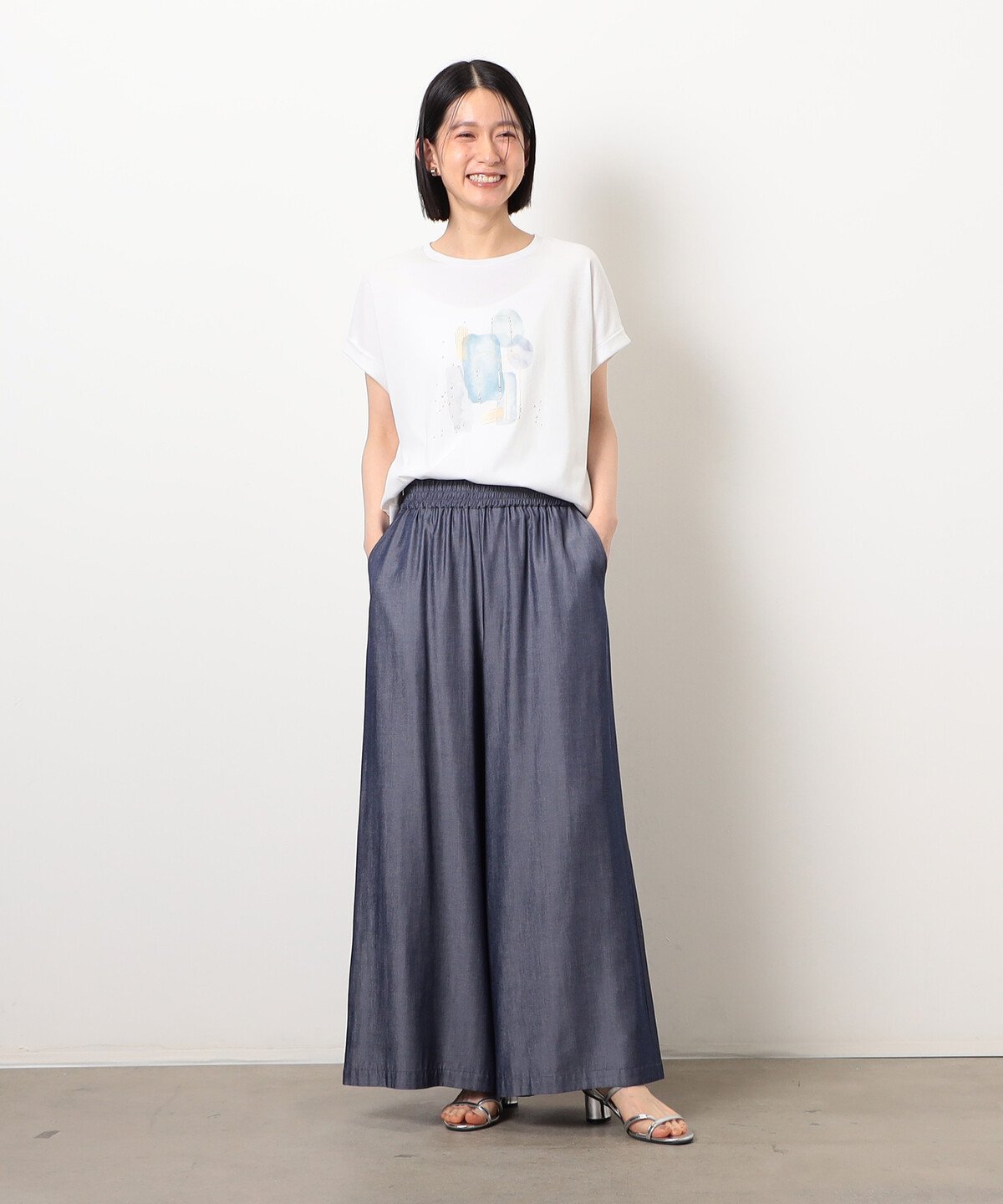 スタッズ 箔ライン付き プリントTシャツ コムサイズム トップス カットソー・Tシャツ ホワイト