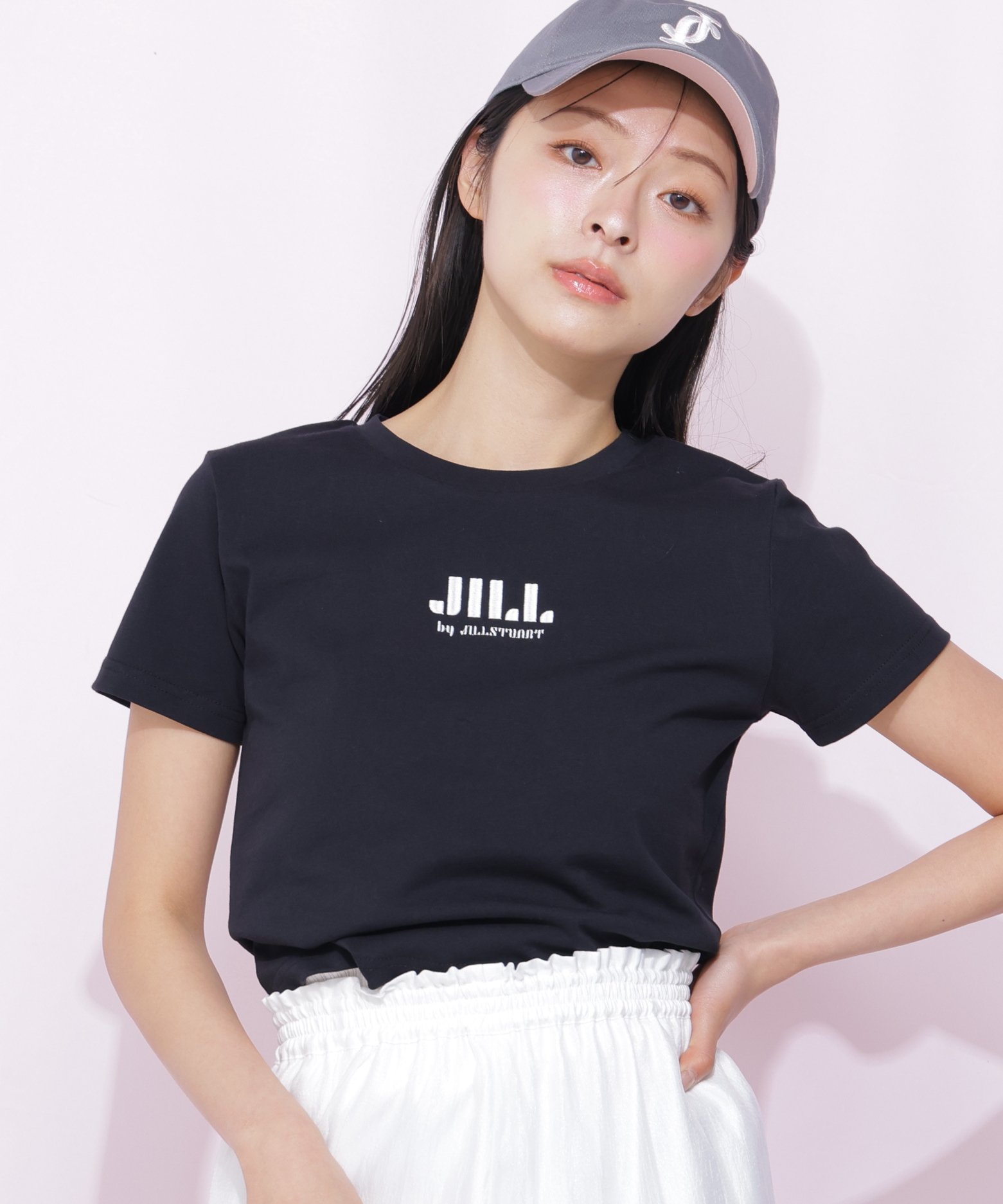 JILL by JILL STUART ショート丈刺繍ロゴTシャツオーガニックコットン ジル バイ ジル スチュアート トップス カットソー・Tシャツ ホワイト