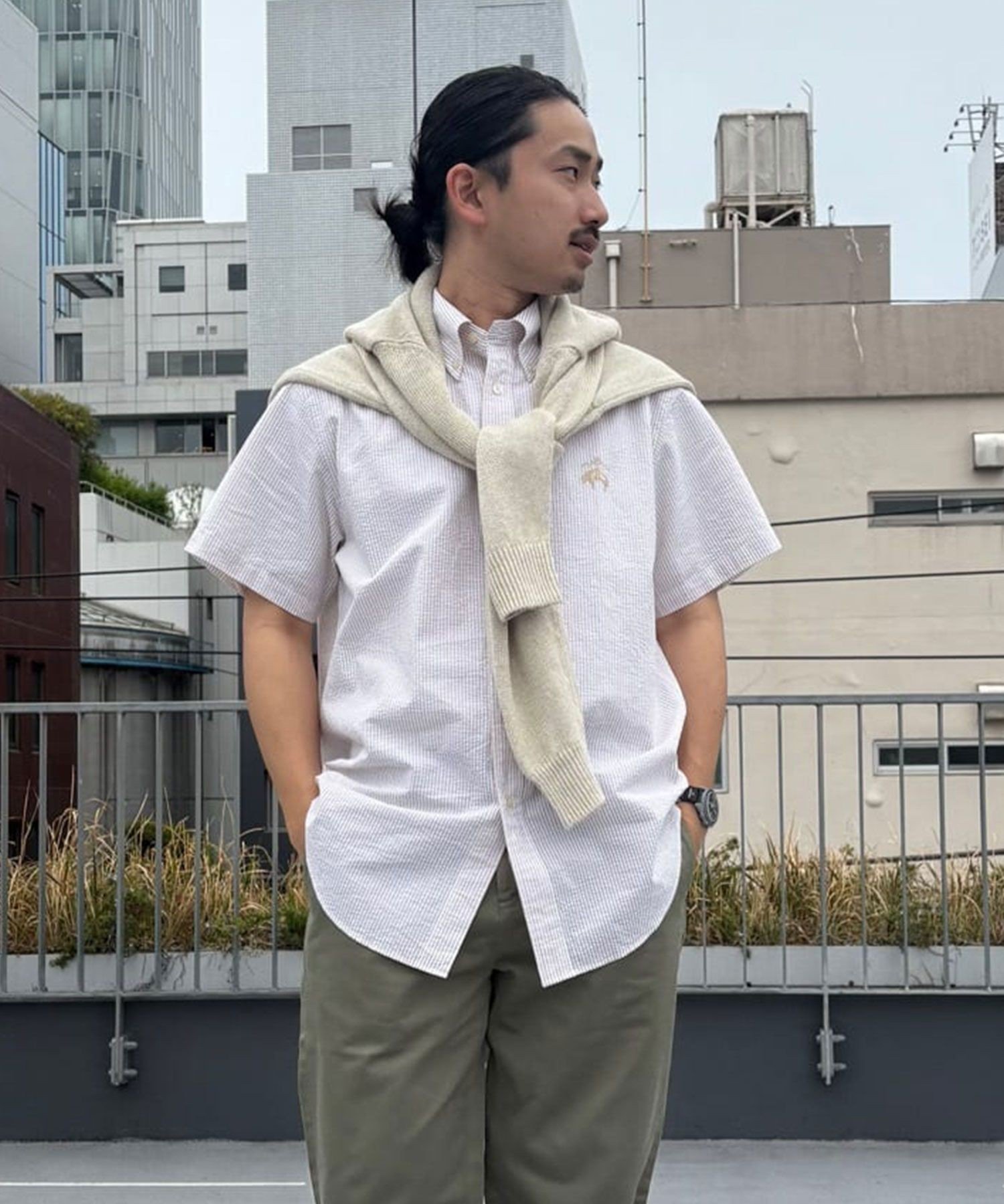◆オンラインストア限定◆ コットン ビッグGFロゴ シアサッカー ショートスリーブ カジュアルシャツ Traditional Fit ブルックス ブラザーズ トップス シャツ・ブラウス ホワイト ベージュ