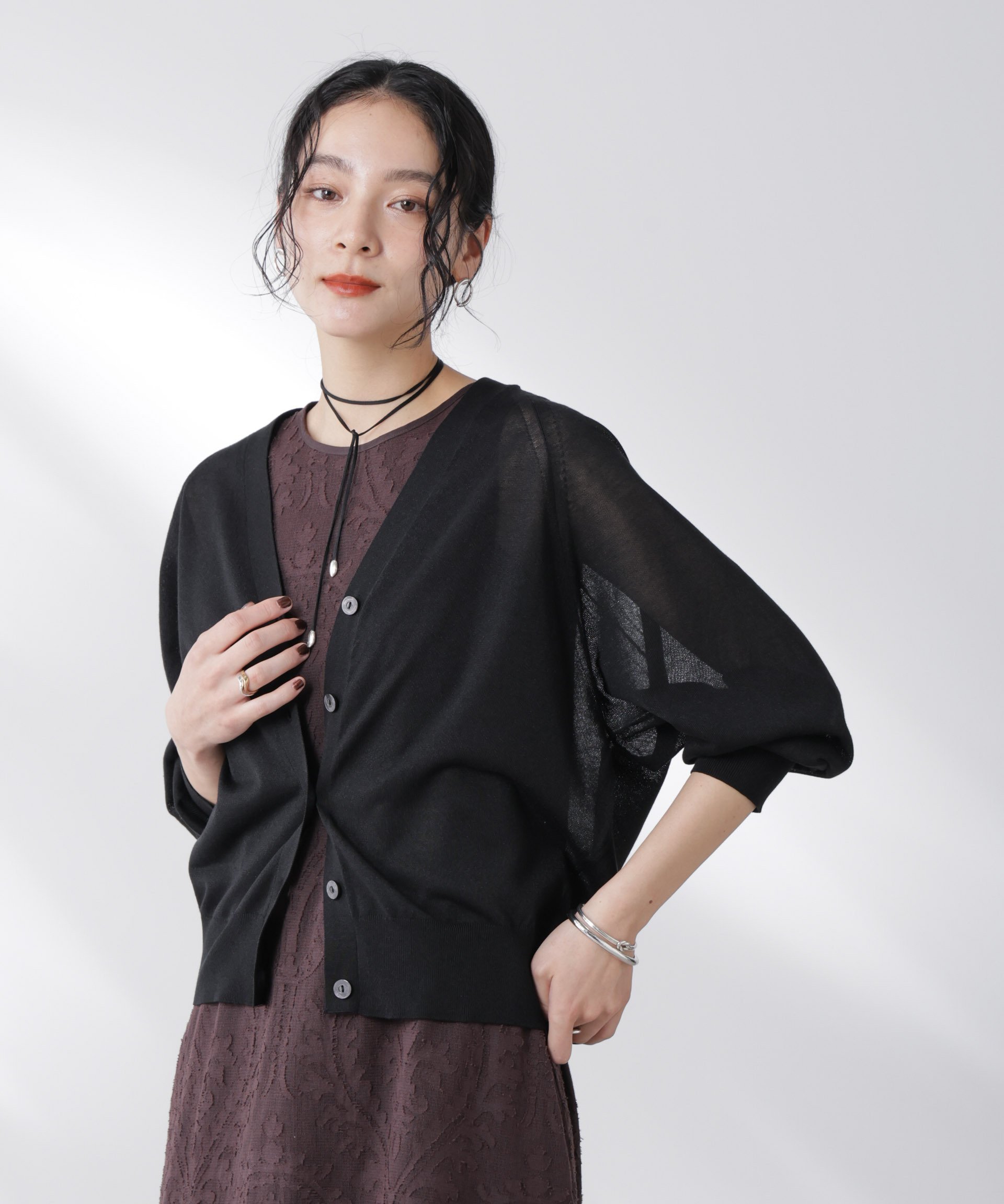 【SALE／30%OFF】NANO universe コットンスパークシアーVネックカーディガン ナノユニバース トップス ニット ブラック イエロー ホワイト【送料無料】のサムネイル