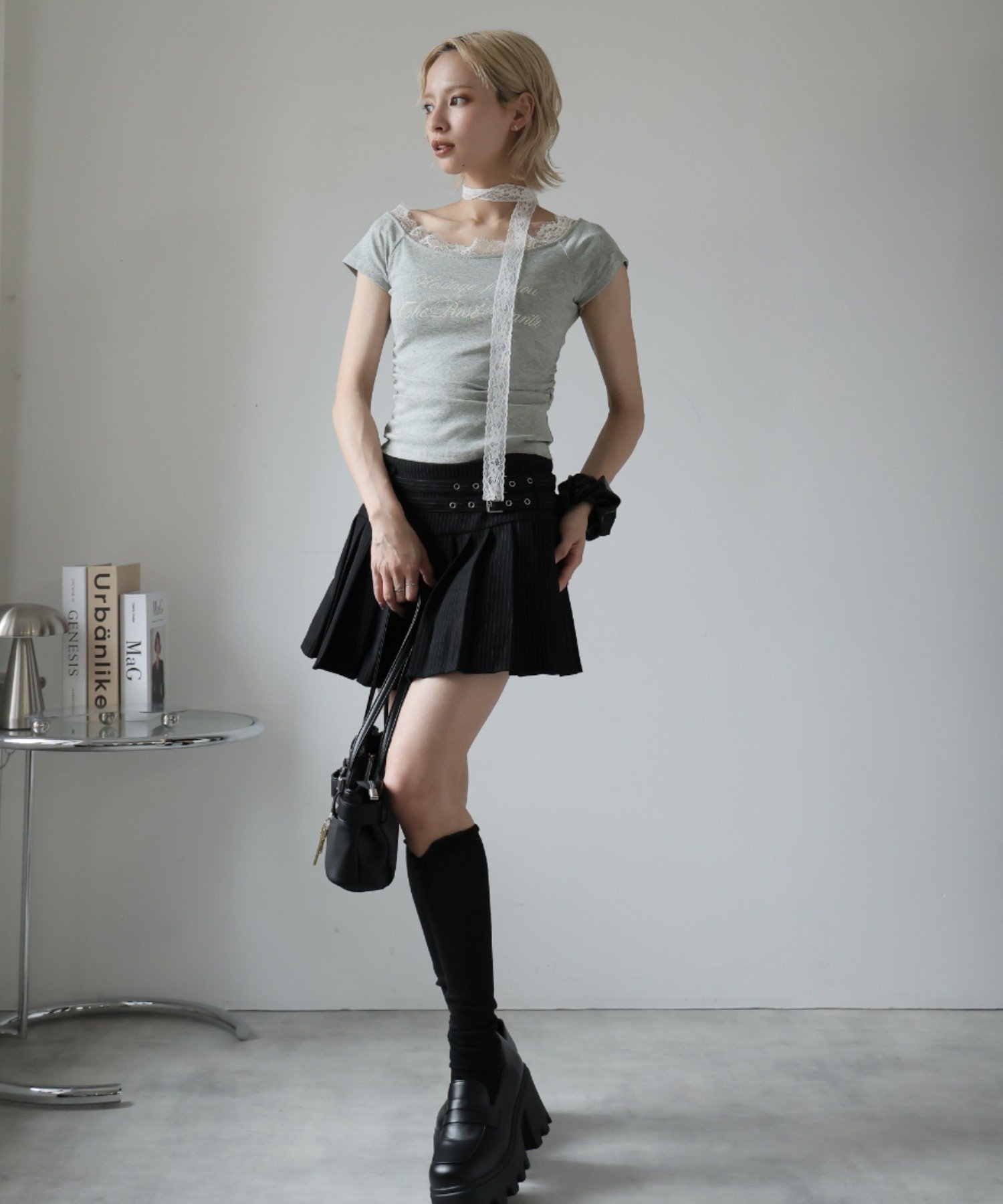 Doula Doula レースチョーカー付きオフショルTシャツ ドゥーラ ドゥーラ トップス カットソー・Tシャツ グレー ホワイト
