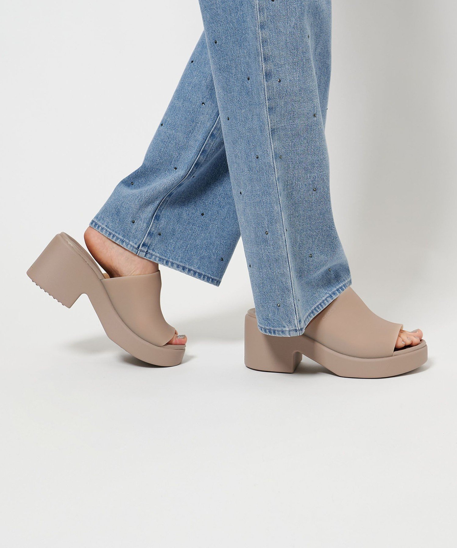 【SALE／30%OFF】UNITED ARROWS ＜crocs＞BROOKLYN FROST スライドヒール サンダル ユナイテッドアローズ アウトレット シューズ・靴 その他のシューズ・靴 ベージュ【送料無料】