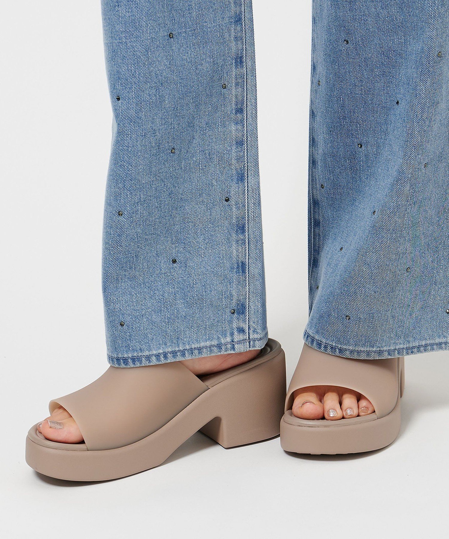 【SALE／30%OFF】UNITED ARROWS ＜crocs＞BROOKLYN FROST スライドヒール サンダル ユナイテッドアローズ アウトレット シューズ・靴 その他のシューズ・靴 ベージュ【送料無料】