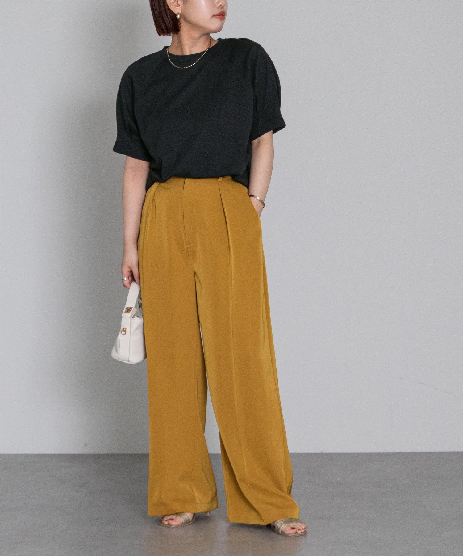 ur's 汗染み防止 タック ボリュームスリーブ Tシャツ トップス 半袖 二の腕カバー ユアーズ トップス カットソー・Tシャツ ホワイト ブラック