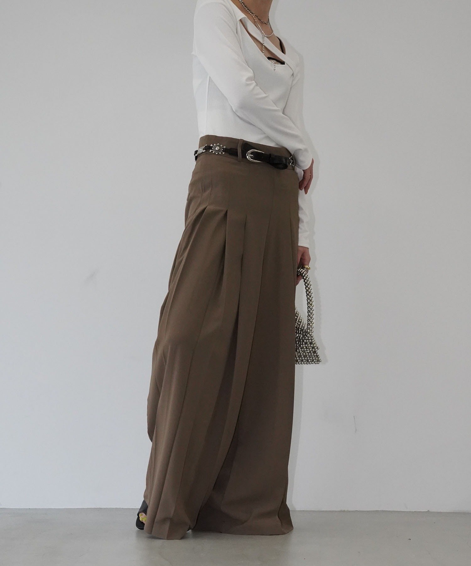 フロントタックワイドパンツ chw26s122 チュクラ パンツ スラックス・ドレスパンツ ブラック ベージュ