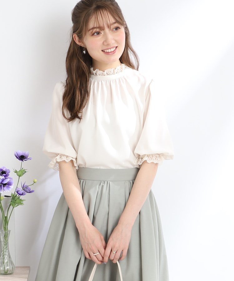 Couture brooch 【前後2WAY/女性らしさを引き立てる】エンブロレースブラウス クチュールブローチ トップス シャツ・ブラウス ホワイト ブラック グリーン【送料無料】のサムネイル