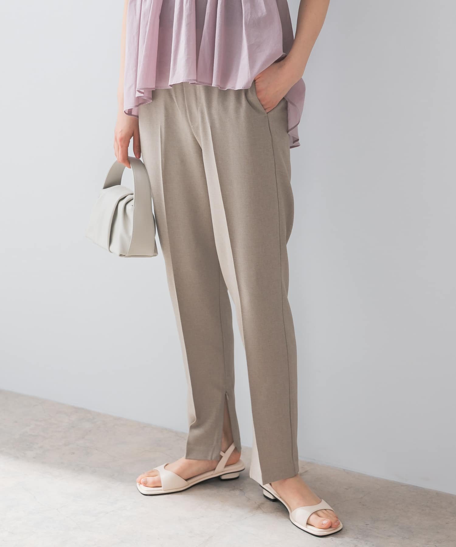 【SALE／50%OFF】URBAN RESEARCH ROSSO 『UR TECH DRYLUXE』F by ROSSO センタープレスストレートパンツ アーバンリサーチロッソ パンツ その他のパンツ ブラック ベージュ【送料無料】