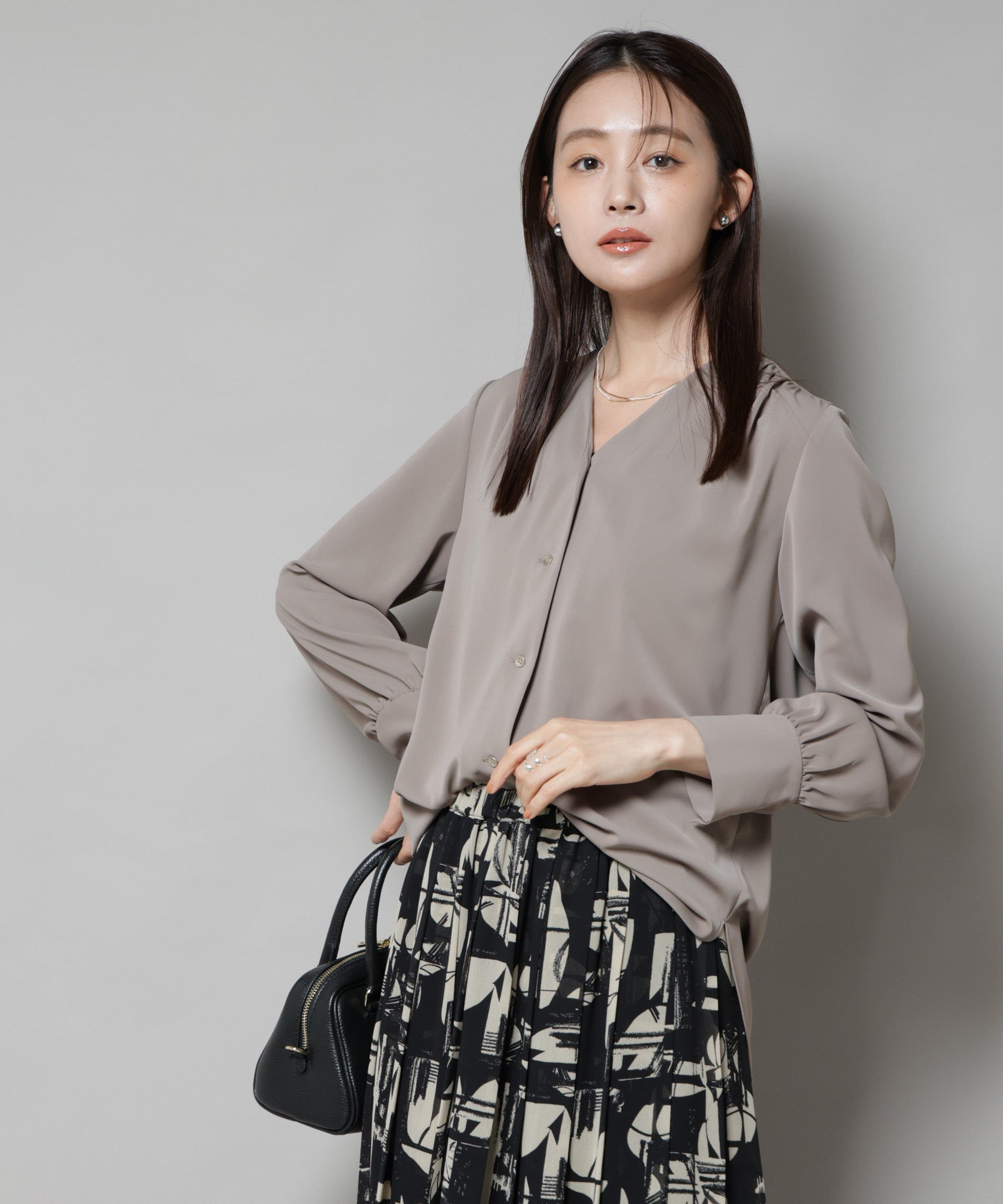 【SALE／30%OFF】NANO universe フロントボタンVネックブラウス ナノユニバース トップス シャツ・ブラウス ホワイト ブラウン【送料無料】