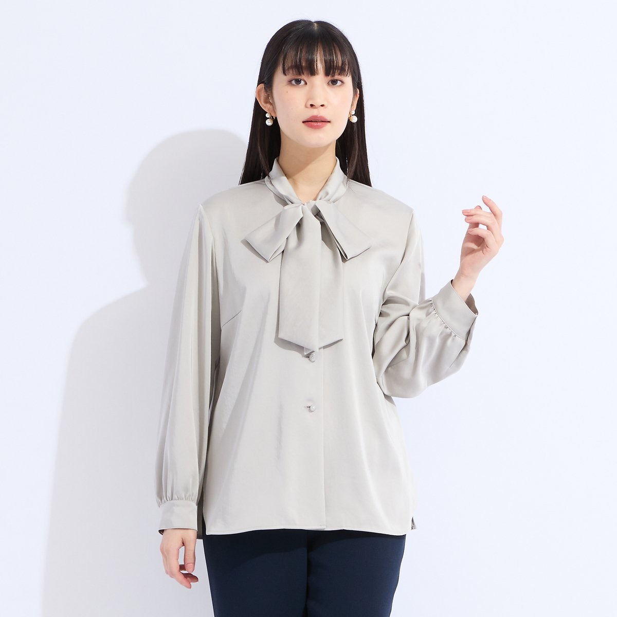 Liliane Burty 【M~4L】ヴィンデージ調サテンボウタイブラウス リリアンビューティ トップス シャツ・ブラウス レッド ベージュ