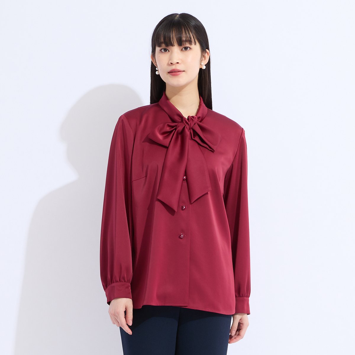 Liliane Burty 【M~4L】ヴィンデージ調サテンボウタイブラウス リリアンビューティ トップス シャツ・ブラウス レッド ベージュ