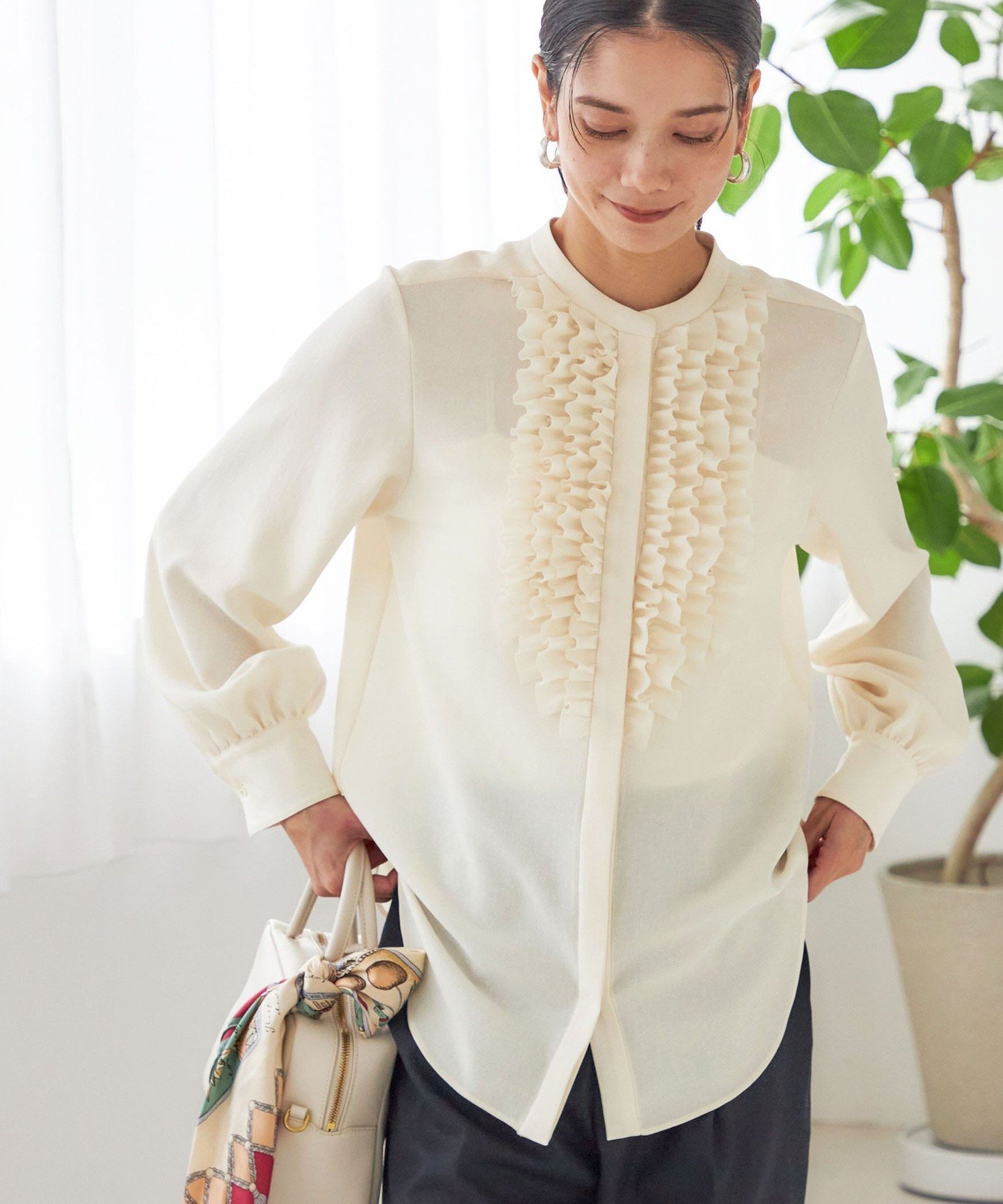 【SALE／30%OFF】SHIPS WOMEN ＜洗濯機可能＞ポリエステル カルゼ フリル ブラウス シップス トップス シャツ・ブラウス ホワイト グレー【送料無料】