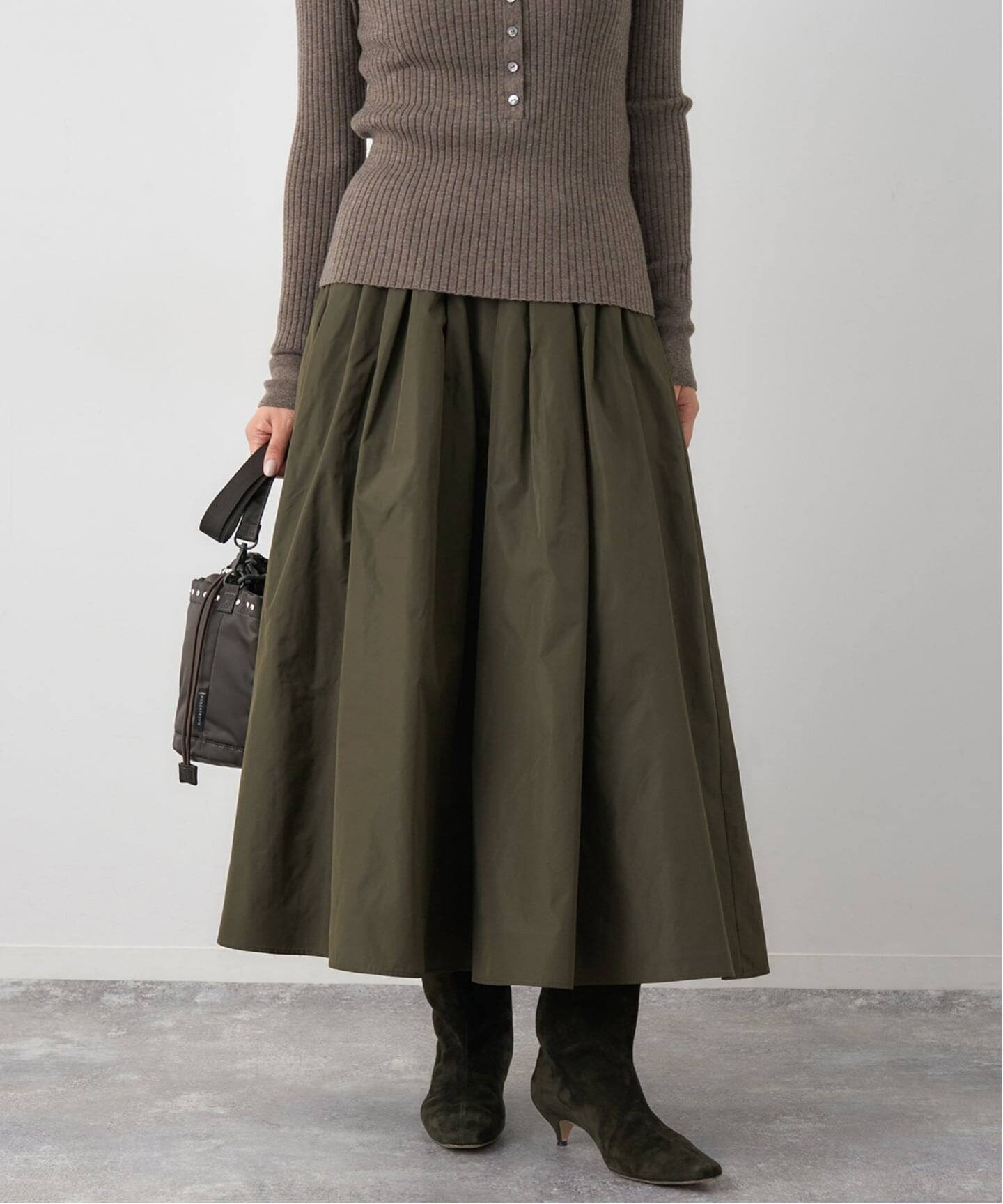 IENA 《追加》メモリータフタフレアスカート イエナ スカート ロング・マキシスカート ベージュ カーキグリーン ブルー【送料無料】のサムネイル