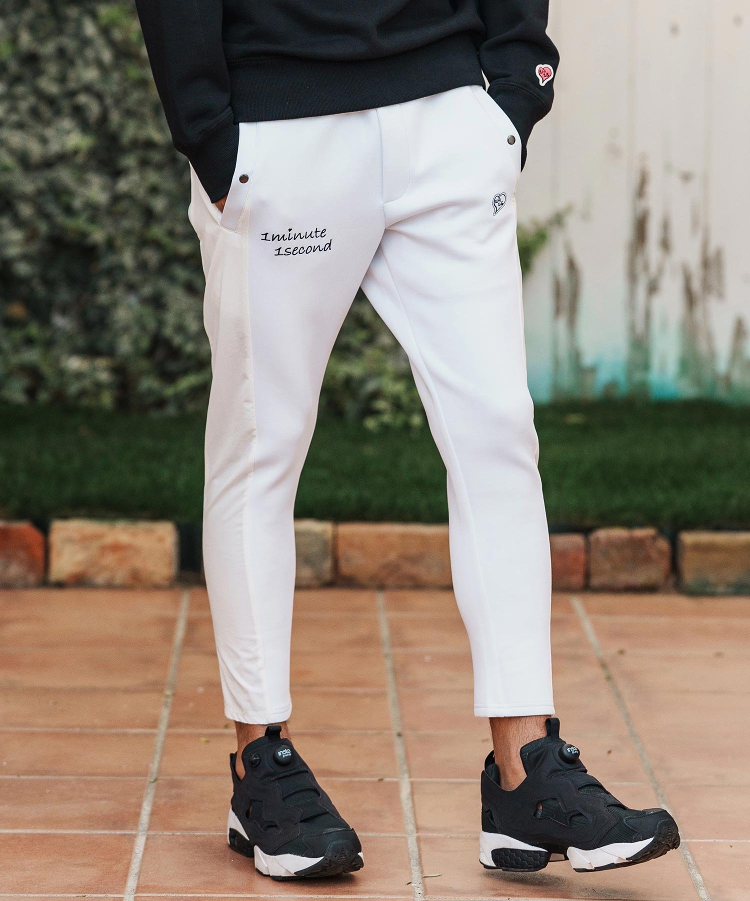 1minute 1second mp14362-cursive embroidery cardboard knit nylon pants イージーパンツ カンビオ パンツ その他のパンツ ブラック ネイビー ホワイト