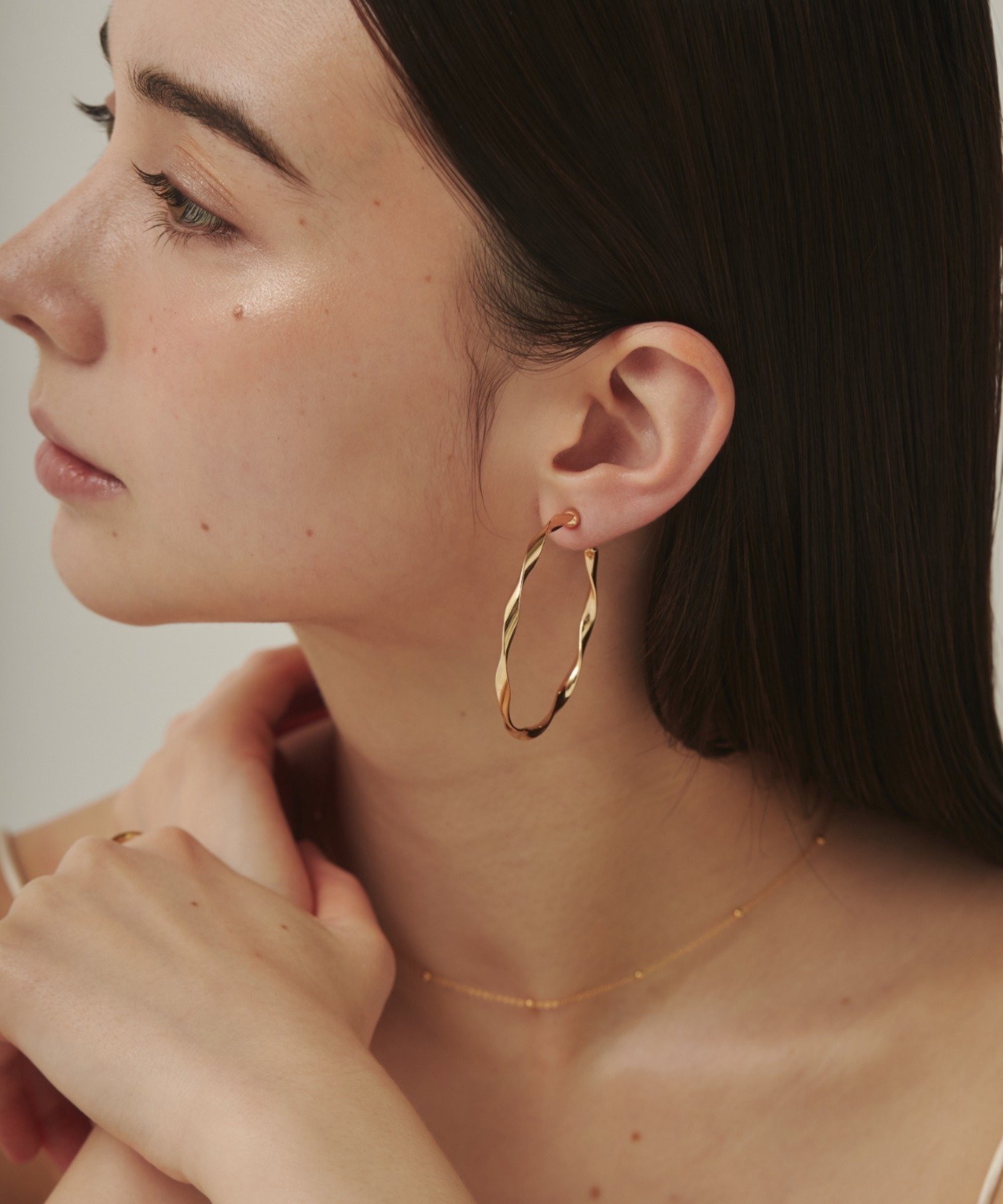ciite' 【金属アレルギー対応】大ぶりねじれフープイヤリング (両耳用) サージカルステンレス シーテ アクセサリー・腕時計 イヤリング・イヤーカフ ゴールド シルバー