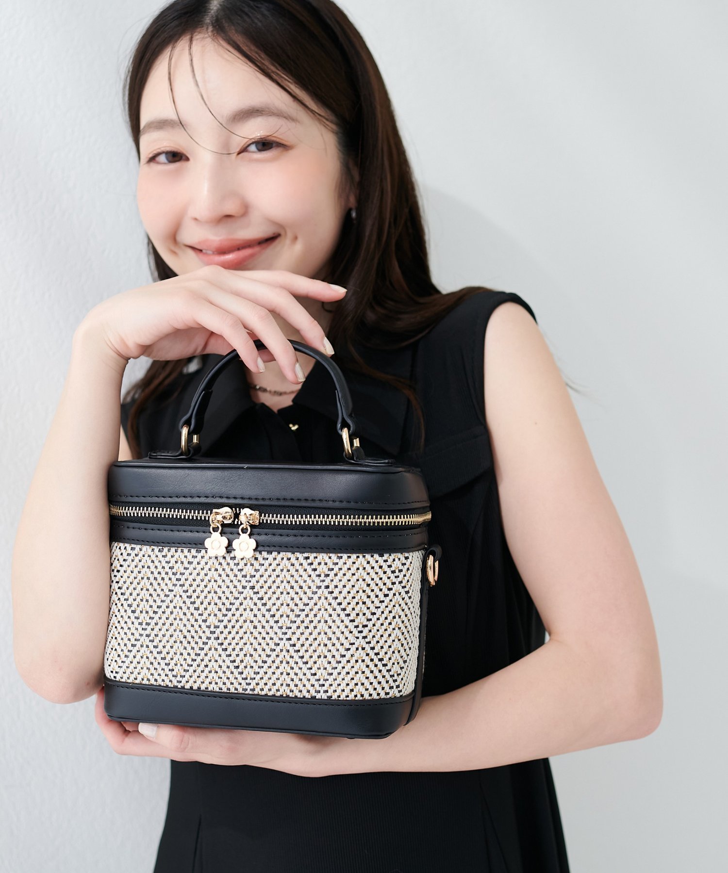 natural couture ＜MARY QUANTコラボ＞チャーム付きバニティバッグ ナチュラルクチュール バッグ その他のバッグ ブラック ブラウン ホワイト【送料無料】