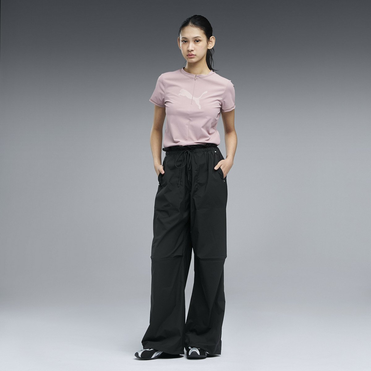 ウィメンズ DARE TO スリム ハーフジップ ラップ ニット グラフィック 半袖 Tシャツ DARE TO Slim Graphic Tee プーマ トップス カットソー・Tシャツ