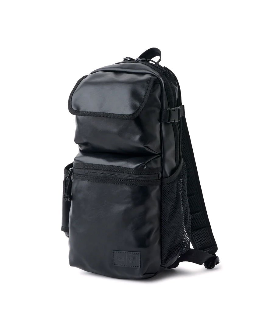 DONOBAN（ドノバン）スリングボディバッグ 12L シンセティックレザー ブラック■カラーブラック/14750855■素材PUレザー■サイズ(mm)[OSFM]高さ約380、幅約180、奥行約150■容量約12L■商品説明メッセンジャーバッグのように斜め掛けで使用することを前提としたボディバッグ。縦長のシルエットが特徴で、利便性を考慮したニューエラならではの機能が随所に配備されている。外側ポケットのインナーにキーフックを内側に配備。小物の収納に便利なインナーポケット。取り出しに便利なサイドポケット。取り外し可能なショルダーストラップ。■ご注意※ブラウザやお使いのモニター環境により、掲載画像と実際の商品の色味が若干異なる場合があります。あらかじめご了承ください。■NEWERA製品についてDONOBANの取扱う全てのNEWERA製品はニューエラジャパンから仕入れた国内正規品になります。バイザーステッカーについて◆一部の商品ページ内にバイザーステッカーの無い画像を掲載しておりますが、ニットキャップ、ハット等の一部の製品を除く全てのキャップ製品にはバイザーステッカーが貼付されております。◆製造時期によりステッカーデザインが異なる場合がございます。◆ステッカー・シール要因による商品の返品や交換は致しかねます。予めご了承のほどよろしくお願い致します。型番：ne608bg14750855-1-1 SS1608【採寸】商品のサイズについて【商品詳細】サイズ：OSFM※画面上と実物では多少色具合が異なって見える場合もございます。ご了承ください。商品のカラーについてDONOBAN（ドノバン）スリングボディバッグ 12L シンセティックレザー ブラック■カラーブラック/14750855■素材PUレザー■サイズ(mm)[OSFM]高さ約380、幅約180、奥行約150■容量約12L■商品説明メッセンジャーバッグのように斜め掛けで使用することを前提としたボディバッグ。縦長のシルエットが特徴で、利便性を考慮したニューエラならではの機能が随所に配備されている。外側ポケットのインナーにキーフックを内側に配備。小物の収納に便利なインナーポケット。取り出しに便利なサイドポケット。取り外し可能なショルダーストラップ。■ご注意※ブラウザやお使いのモニター環境により、掲載画像と実際の商品の色味が若干異なる場合があります。あらかじめご了承ください。■NEWERA製品についてDONOBANの取扱う全てのNEWERA製品はニューエラジャパンから仕入れた国内正規品になります。バイザーステッカーについて◆一部の商品ページ内にバイザーステッカーの無い画像を掲載しておりますが、ニットキャップ、ハット等の一部の製品を除く全てのキャップ製品にはバイザーステッカーが貼付されております。◆製造時期によりステッカーデザインが異なる場合がございます。◆ステッカー・シール要因による商品の返品や交換は致しかねます。予めご了承のほどよろしくお願い致します。型番：ne608bg14750855-1-1 SS1608【採寸】商品のサイズについて【商品詳細】サイズ：OSFM※画面上と実物では多少色具合が異なって見える場合もございます。ご了承ください。商品のカラーについて