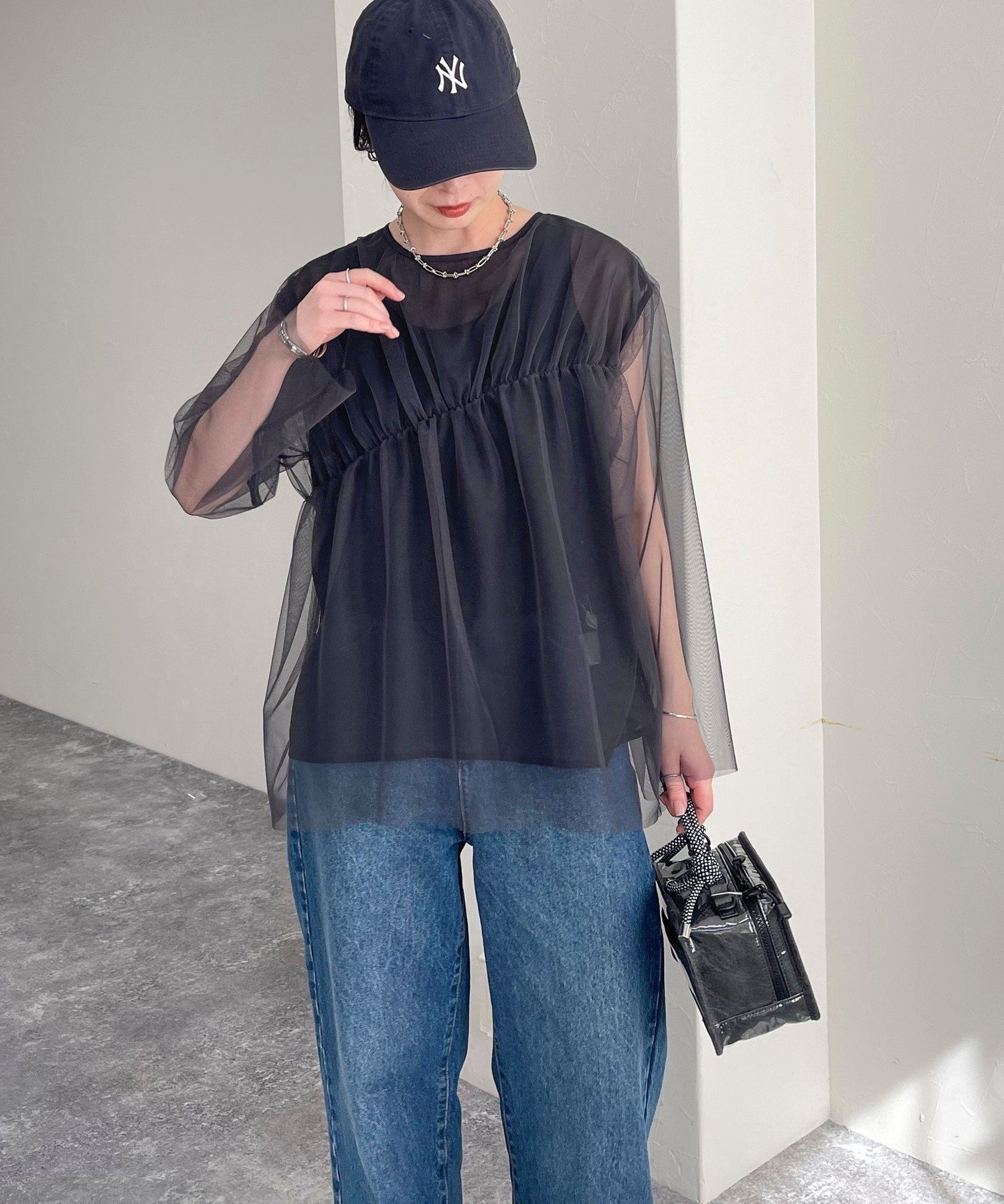 fredy emue チュールシャーリングブラウス フレディ アンド グロスター トップス カットソー・Tシャツ グレー ホワイト【送料無料】のサムネイル