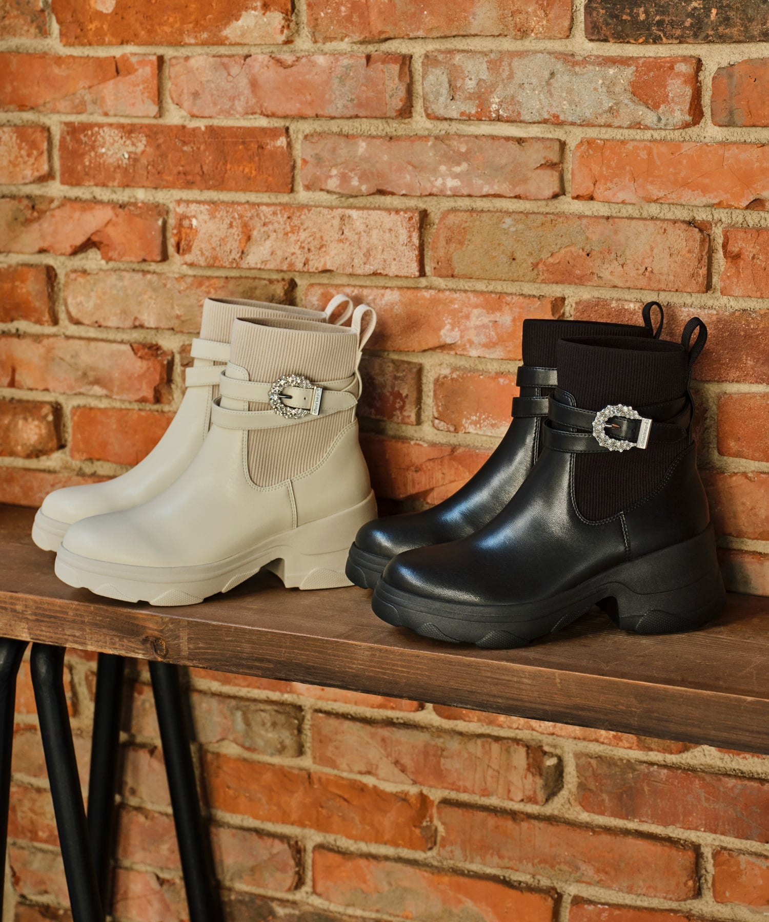 【SALE／30%OFF】+diana 【軽量】クリスタルバックル ショートブーツ プラスダイアナ シューズ・靴 ブーツ ホワイト【送料無料】