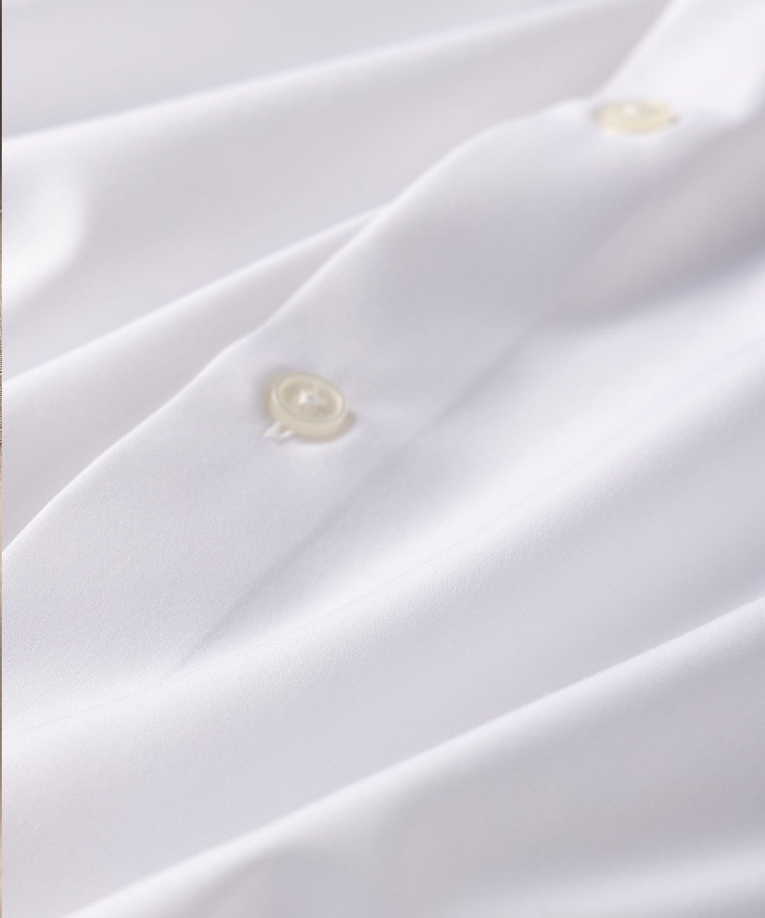 春夏向け【形態安定】SUMMERPREMIUMPLEATS_スナップダウンカラー _織柄_ 長袖ドレスシャツ(26年モデル) ゴタイリク トップス シャツ・ブラウス ホワイト
