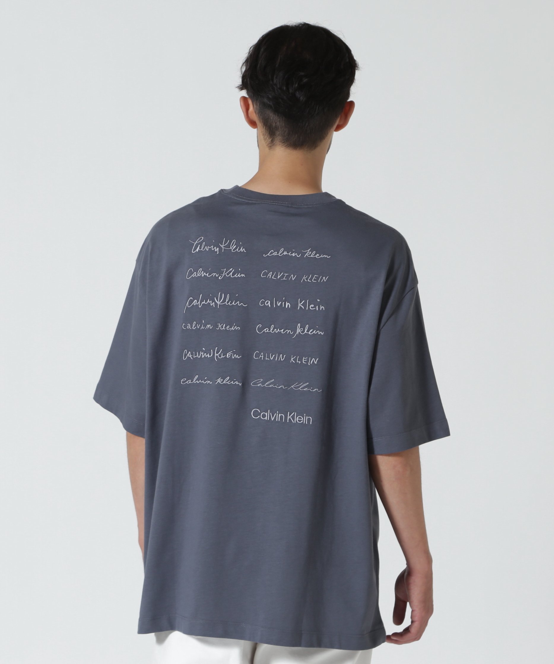 B'2nd Calvin Klein (カルバンクライン)エンブロイダリーロゴフォント グラフィックTシャツ ビーセカンド トップス カットソー・Tシャツ ホワイト グレー【送料無料】