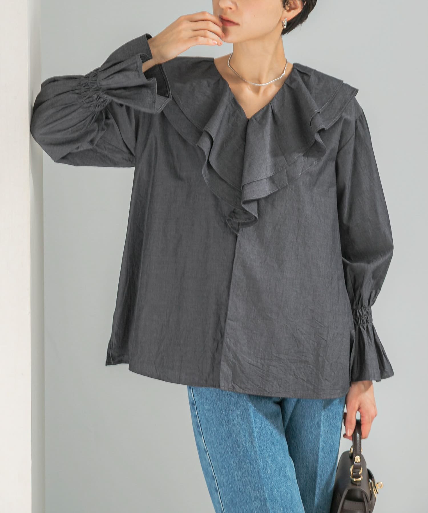 URBAN RESEARCH ROSSO Vネックラッフルシアーデニムブラウス アーバンリサーチロッソ トップス シャツ・ブラウス ブルー ネイビー【送料無料】