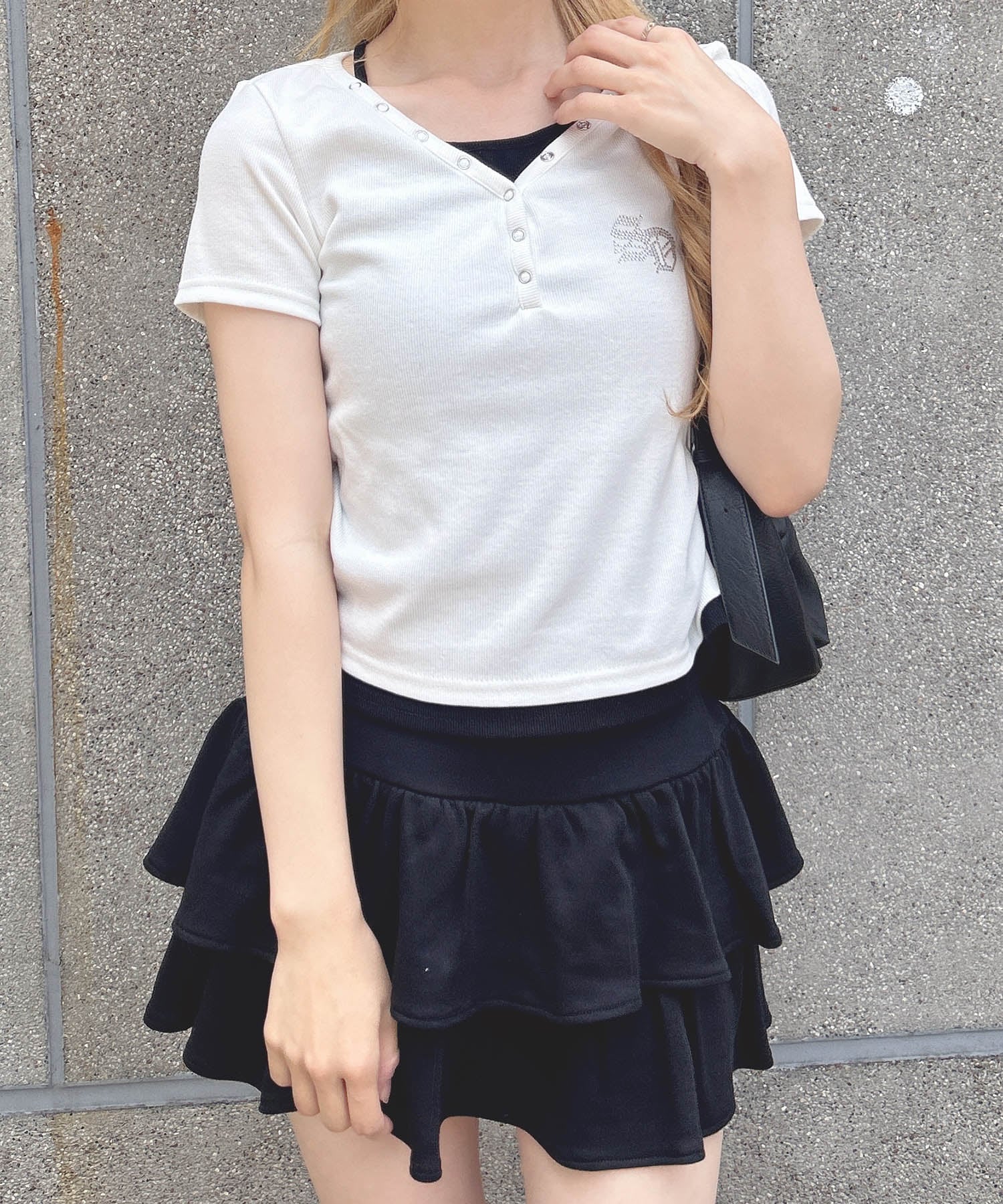 INGNI ヘンリーネックレイヤードラインストーンロゴリブトップス イング トップス カットソー・Tシャツ グレー ブラック ホワイト