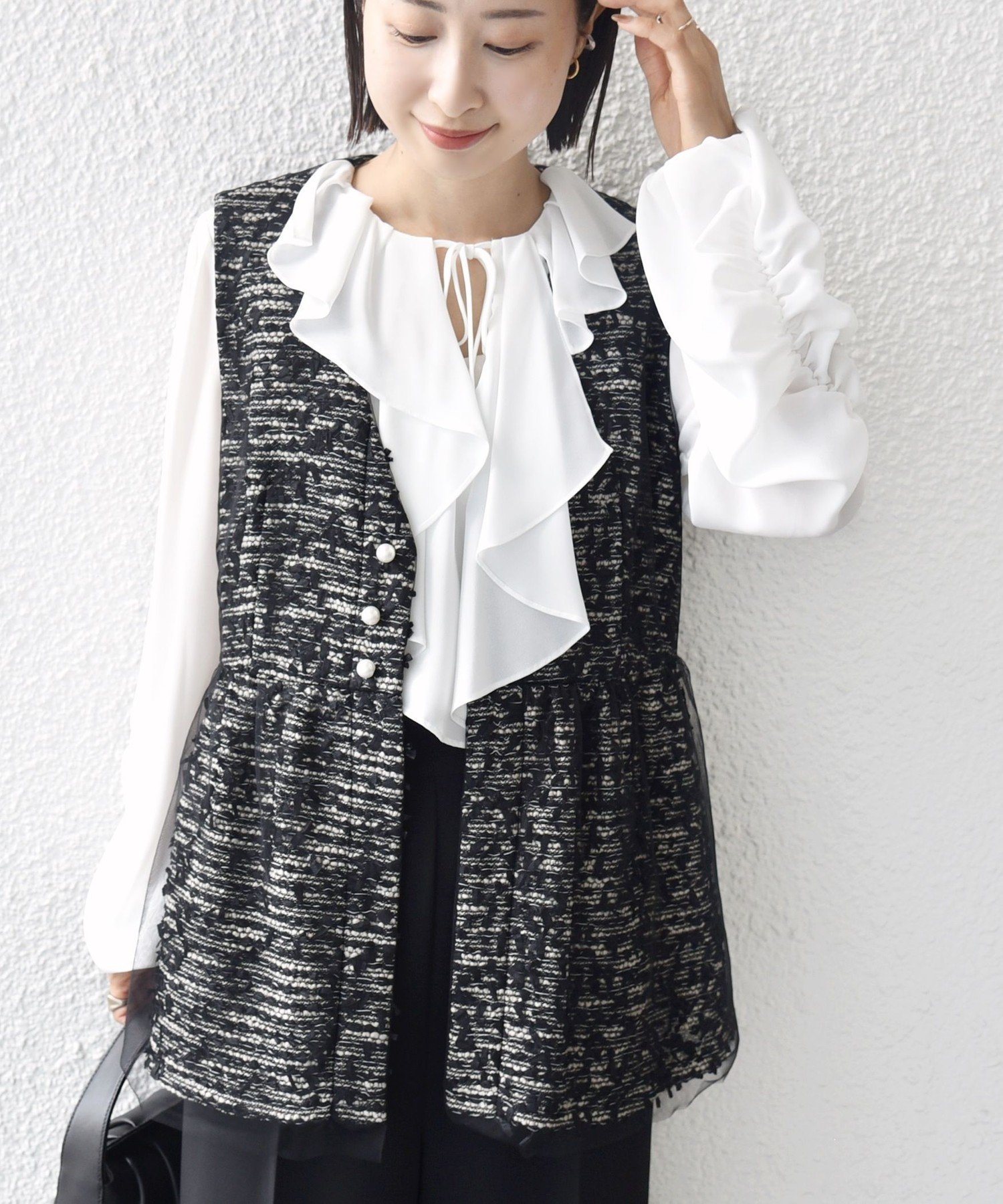 SHIPS WOMEN 【SHIPS別注】troisiemeCHACO: チュール ジレ(セレモニー対応可) シップス トップス ベス..