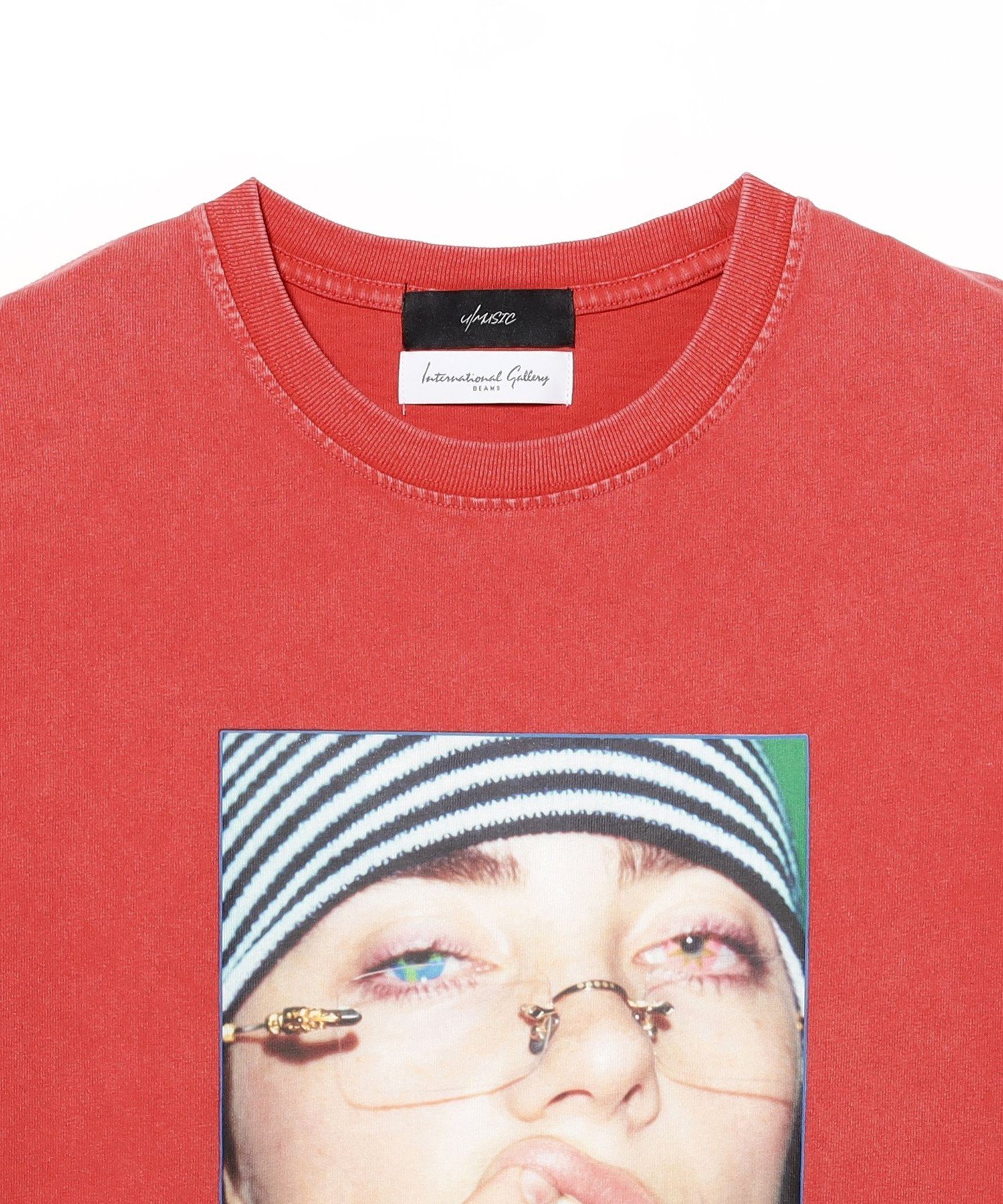 International Gallery BEAMS 【別注】U/MUSIC * IG / BILLIE EILISH グラフィック Tシャツ RED ビームス メン トップス カットソー・Tシャツ レッド【送料無料】