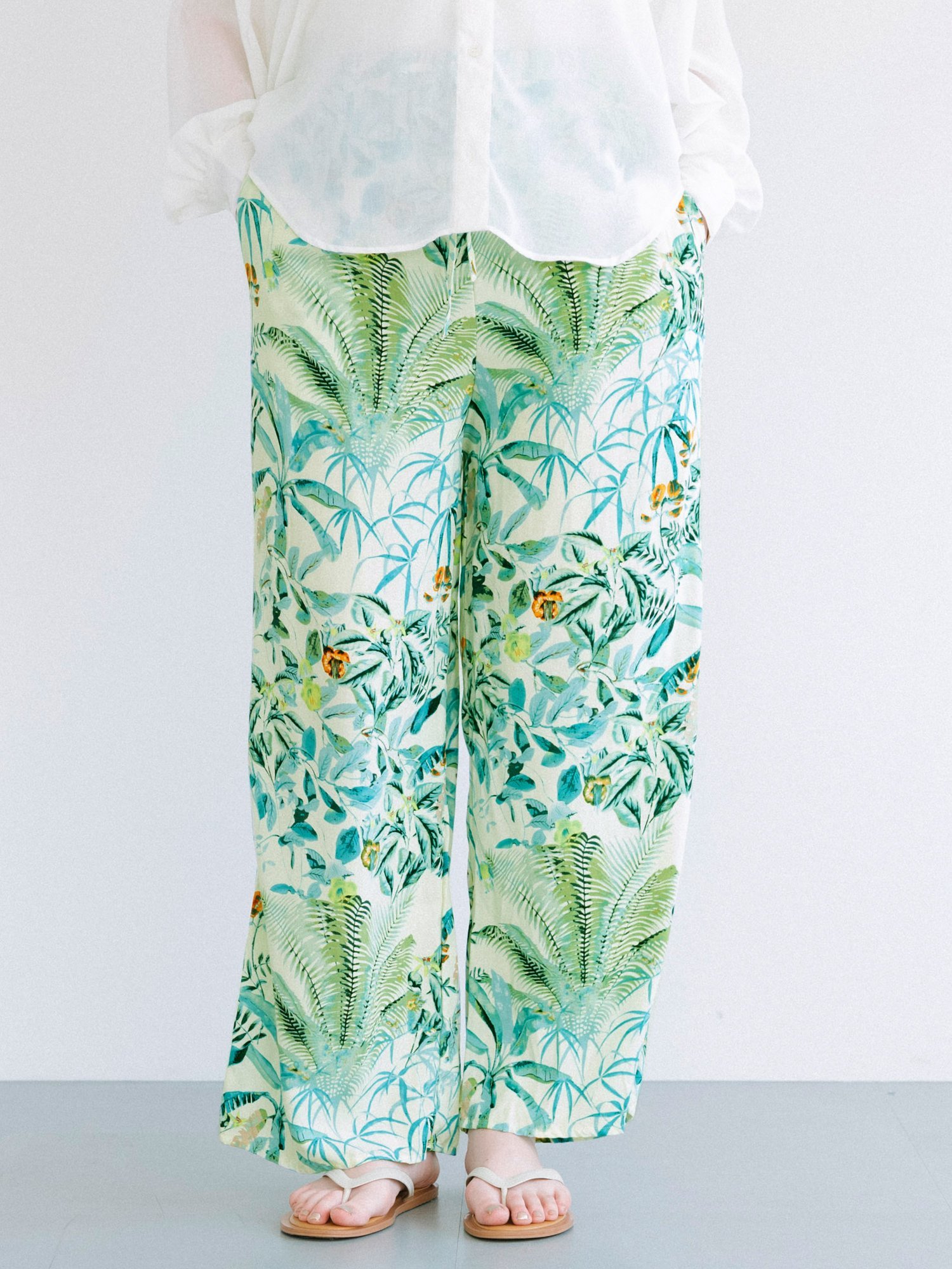 coca レーヨンボタニカル柄パンツ コカ パンツ その他のパンツのサムネイル