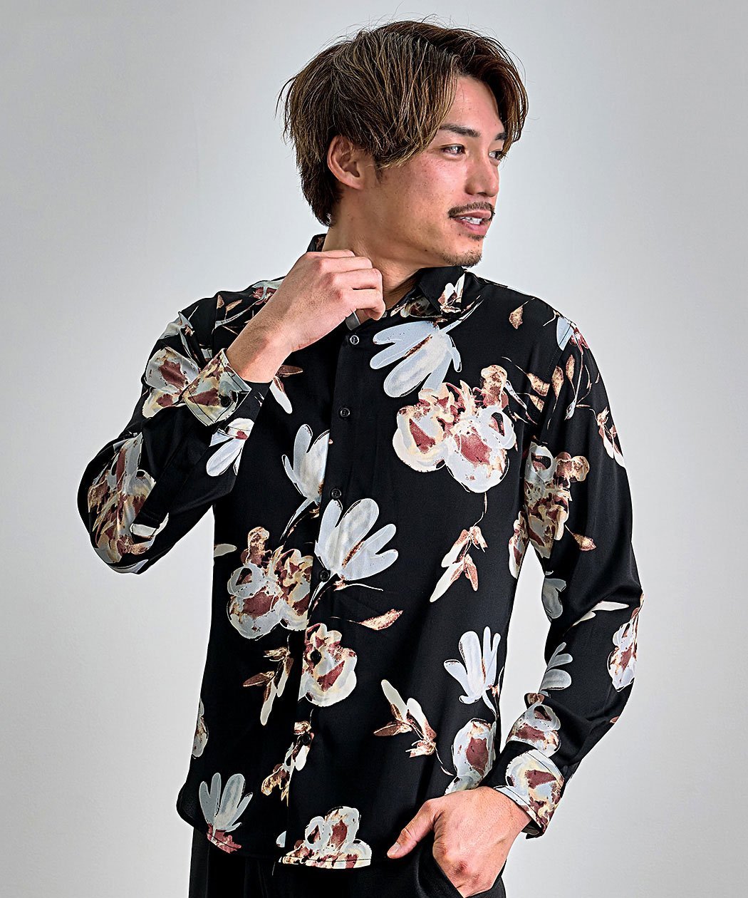 CavariA プリント長袖レギュラーシャツ シルバーバレット トップス シャツ・ブラウス ブラック ホワイト