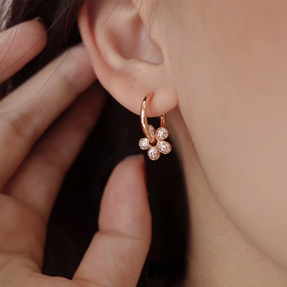 【SALE／45%OFF】Forcement 煌めくフープピアス メゾンドラティール アクセサリー・腕時計 ピアス ゴールド