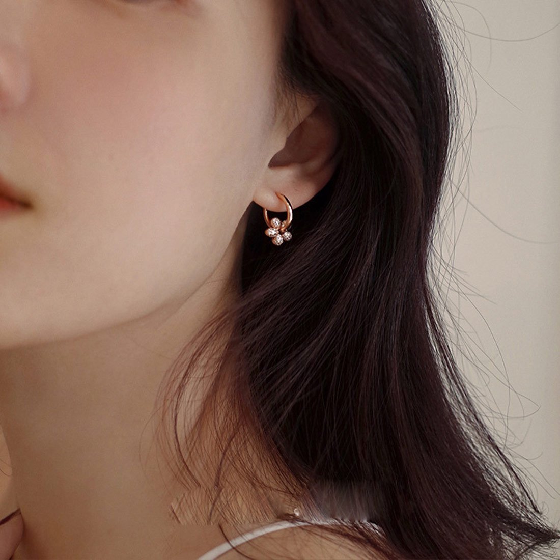 【SALE／45%OFF】Forcement 煌めくフープピアス メゾンドラティール アクセサリー・腕時計 ピアス ゴールド