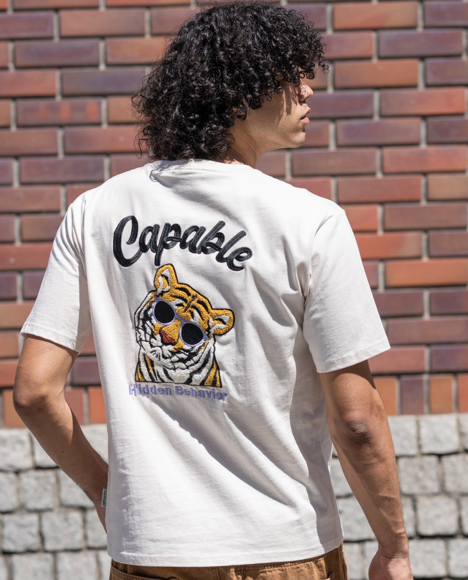 YEVS 半袖Tシャツ 虎 刺繍 綿100% ストリートカジュアル メンズ イーブス トップス カットソー・Tシャツ ブラック ホワイト