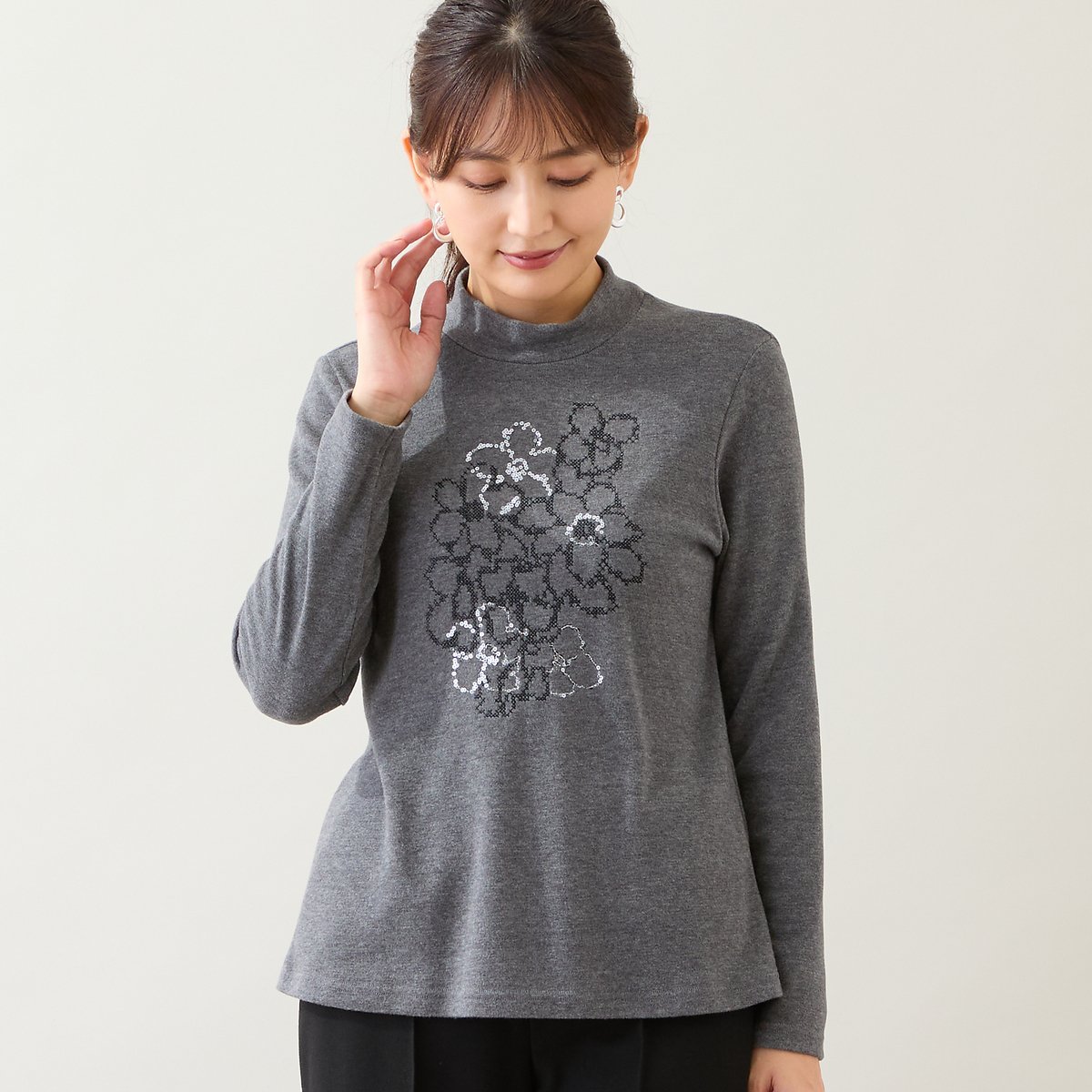 LOBJIE 【洗える・日本製】花刺繍カットソー ロブジェ トップス カットソー・Tシャツ グレー ホワイト【送料無料】