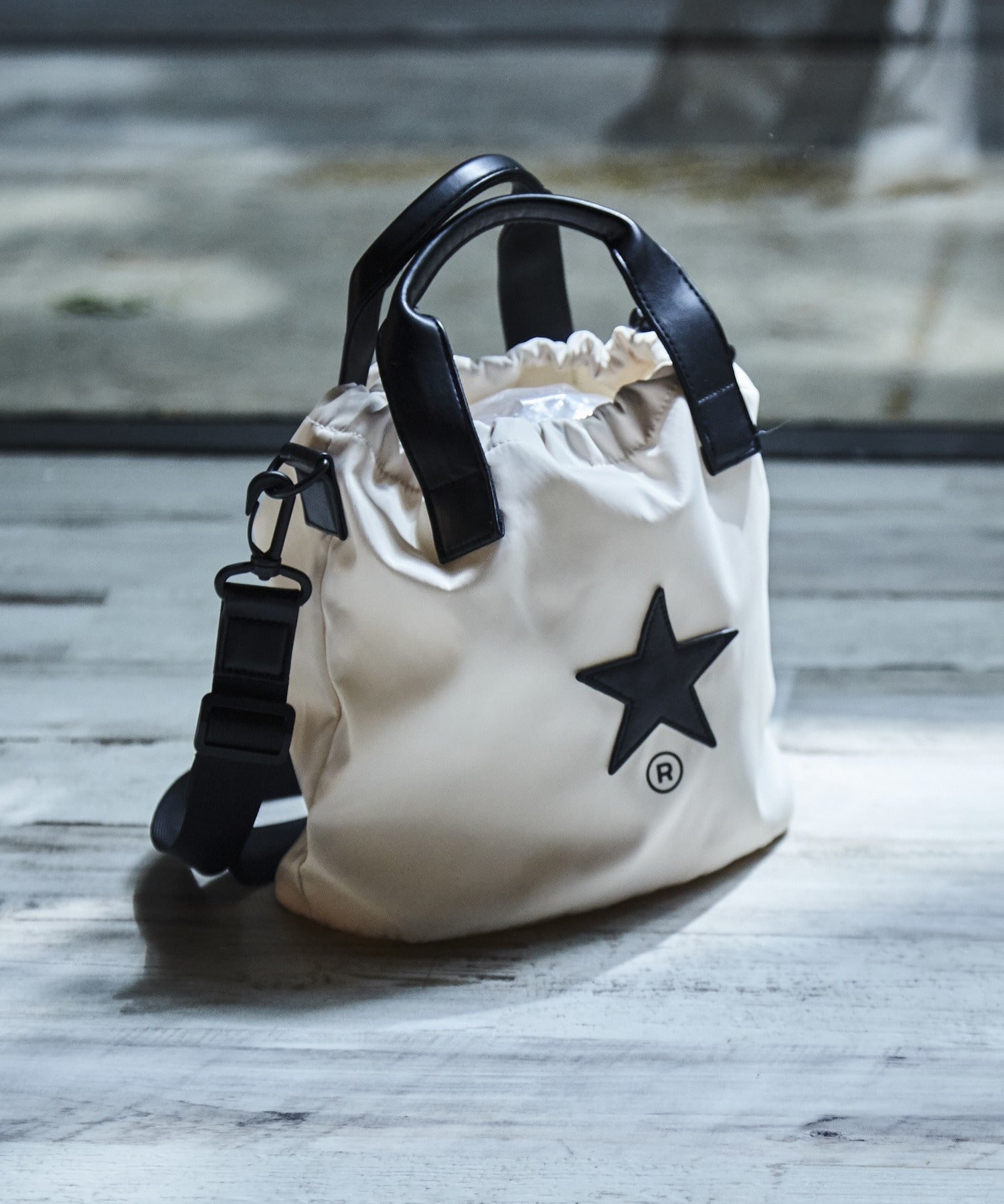 楽天Rakuten FashionCONVERSE TOKYO SATIN BALLOON BAG コンバーストウキョウ バッグ ショルダーバッグ ホワイト ブラウン グレー ブラック【送料無料】