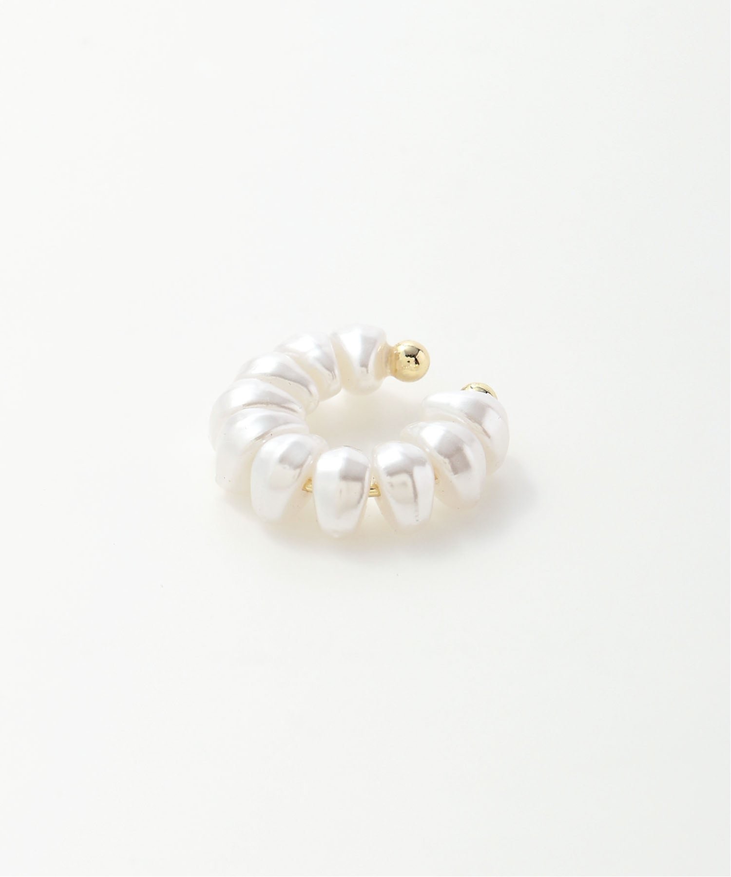 FReePLACe/(W)パール調 イヤーカフ ミニョントレフル ルームヨンマルサンセレクティッド アクセサリー・腕時計 イヤリング・イヤーカフ ホワイト
