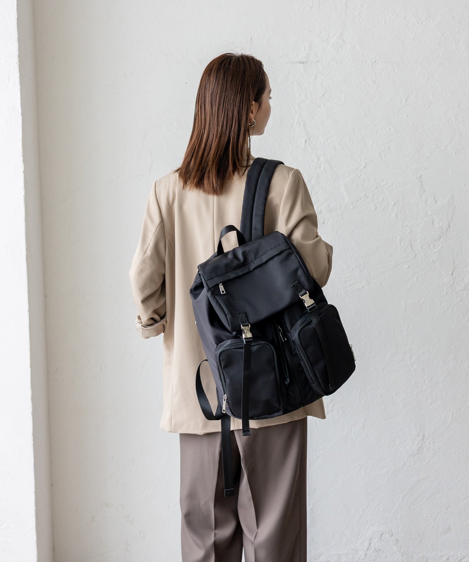 【SALE／40%OFF】Depral 11ポケットナイロンリュック レディース 軽量 大容量 撥水 バックパック ヴィータフェリーチェ バッグ リュック・バックパック ブラック【送料無料】