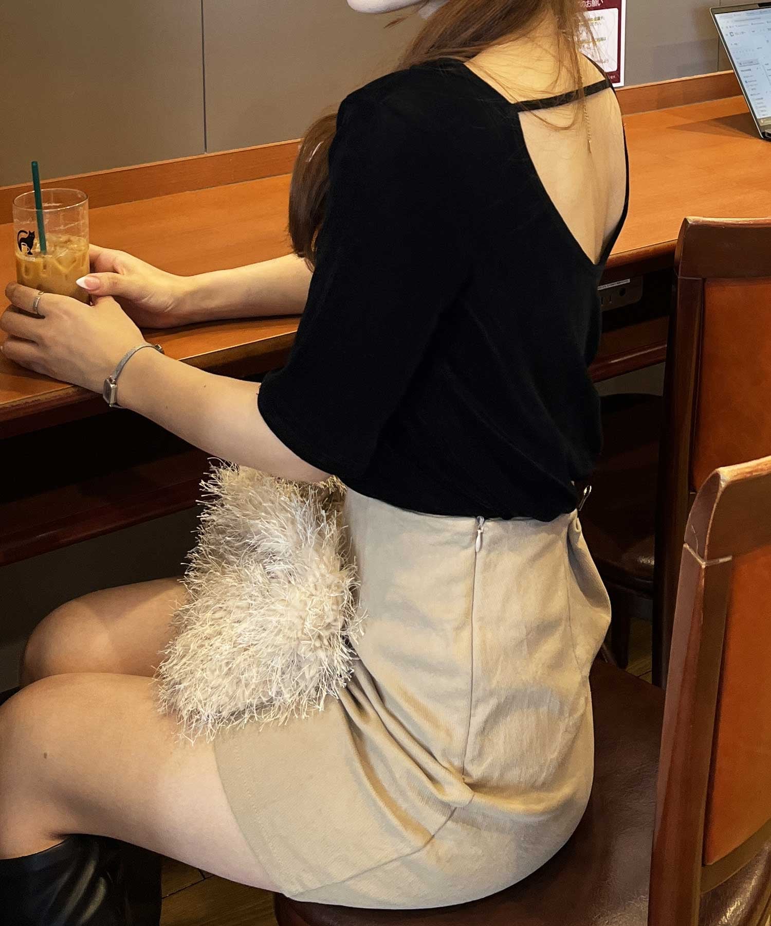 【SALE／30%OFF】GeeRA 【nelliy.】ベロアバックオープンカットソー ジーラ トップス カットソー・Tシャツ ブラウン グレー ブラックのサムネイル