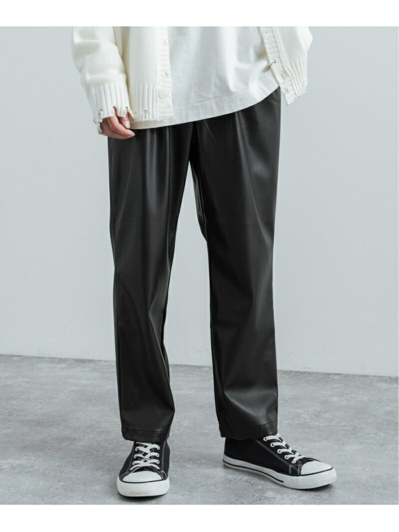 【SALE／50%OFF】Rocky Monroe シンセティックレザー タック ワイド テーパードパンツ ヴィーガンレザーパンツ ロッキーモンロー パンツ その他のパンツ ブラックのサムネイル