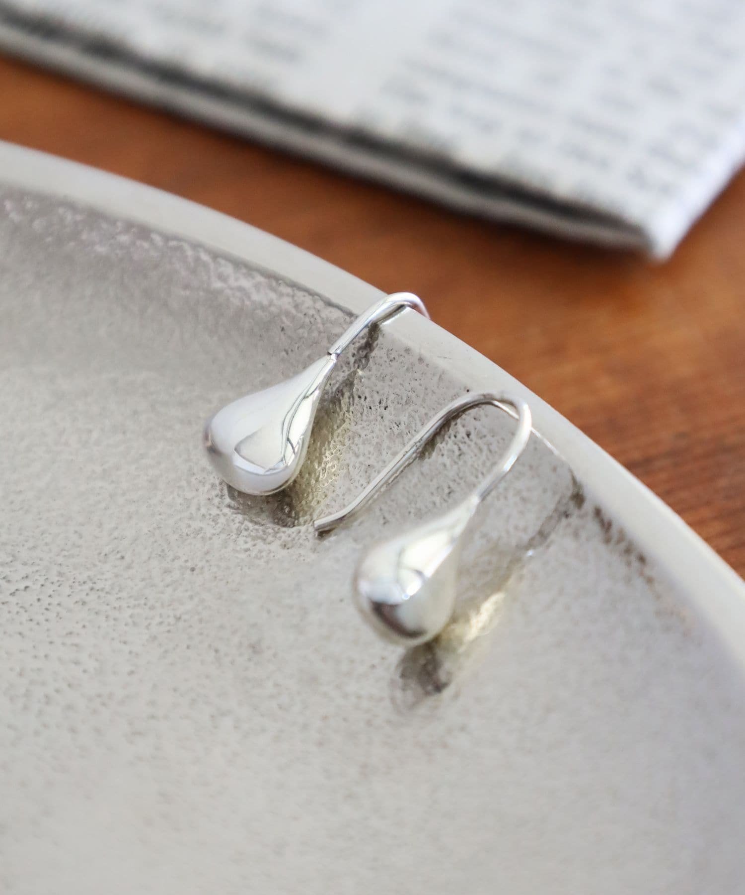 niko and ... 《Silver925》 ドロップスイングピアス ニコアンド アクセサリー・腕時計 ピアス グレー