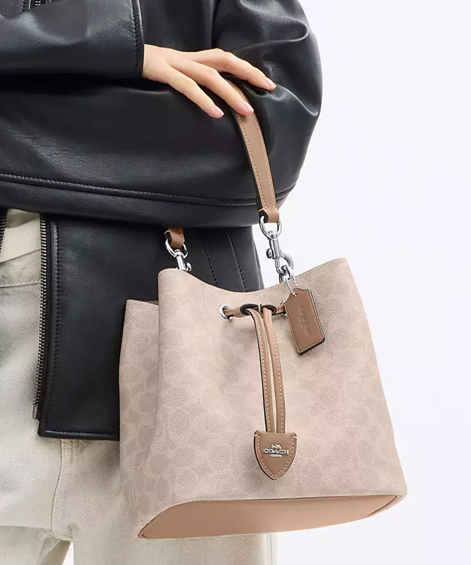 【SALE／62%OFF】COACH OUTLET 【公式】ローアン バケット バッグ・シグネチャー キャンバス コーチ　アウトレット バッグ ショルダーバッグ ベージュ【送料無料】のサムネイル