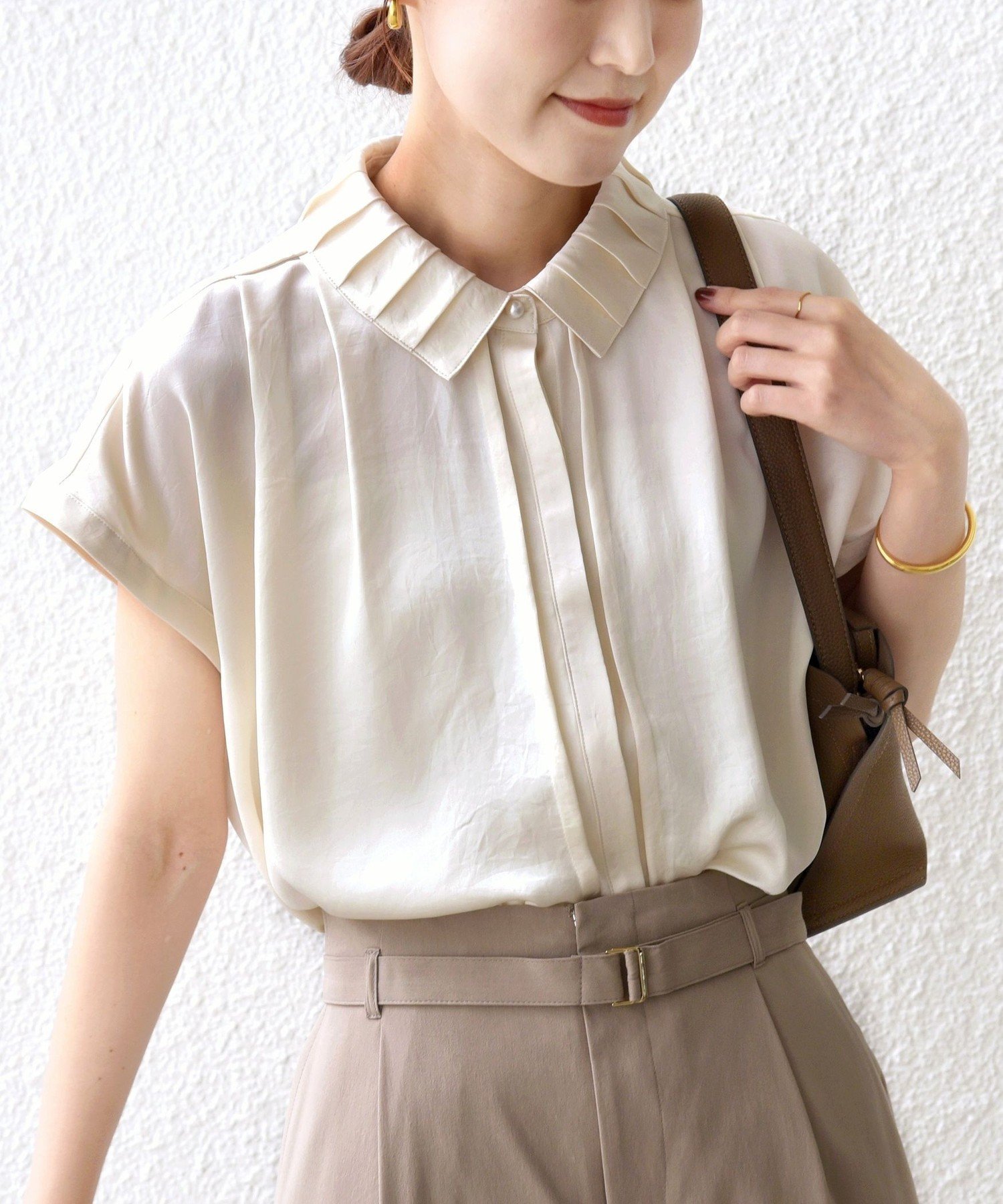 WOMEN ＜手洗い可能＞サテン 襟 タック デザイン ブラウス シップス トップス シャツ・ブラウス ピンク ベージュ ホワイト ブラック