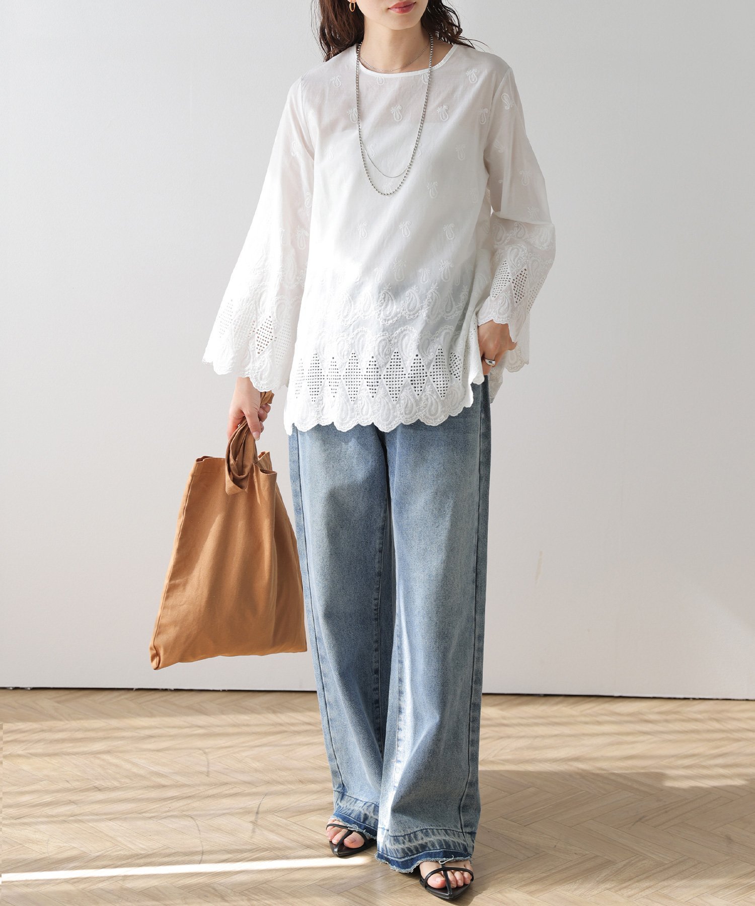La-gemme ペイズリー刺繍レーストップス ラジュール トップス カットソー・Tシャツ ホワイト ブラック