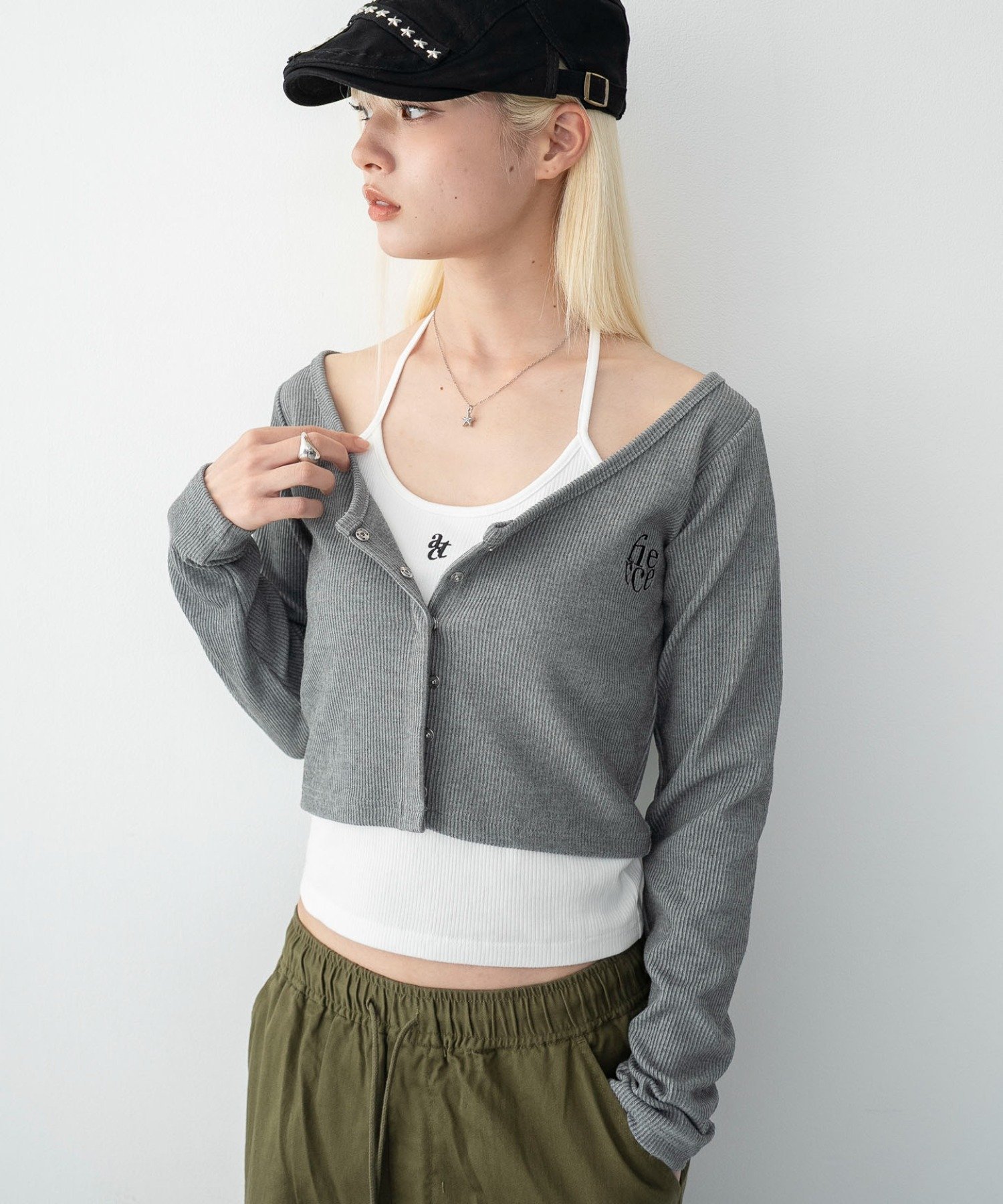 WEGO LADY'S ワンポイント刺繍ホルターネックカップインキャミ ウィゴー トップス ノースリーブ・タンクトップ ブラック ホワイト