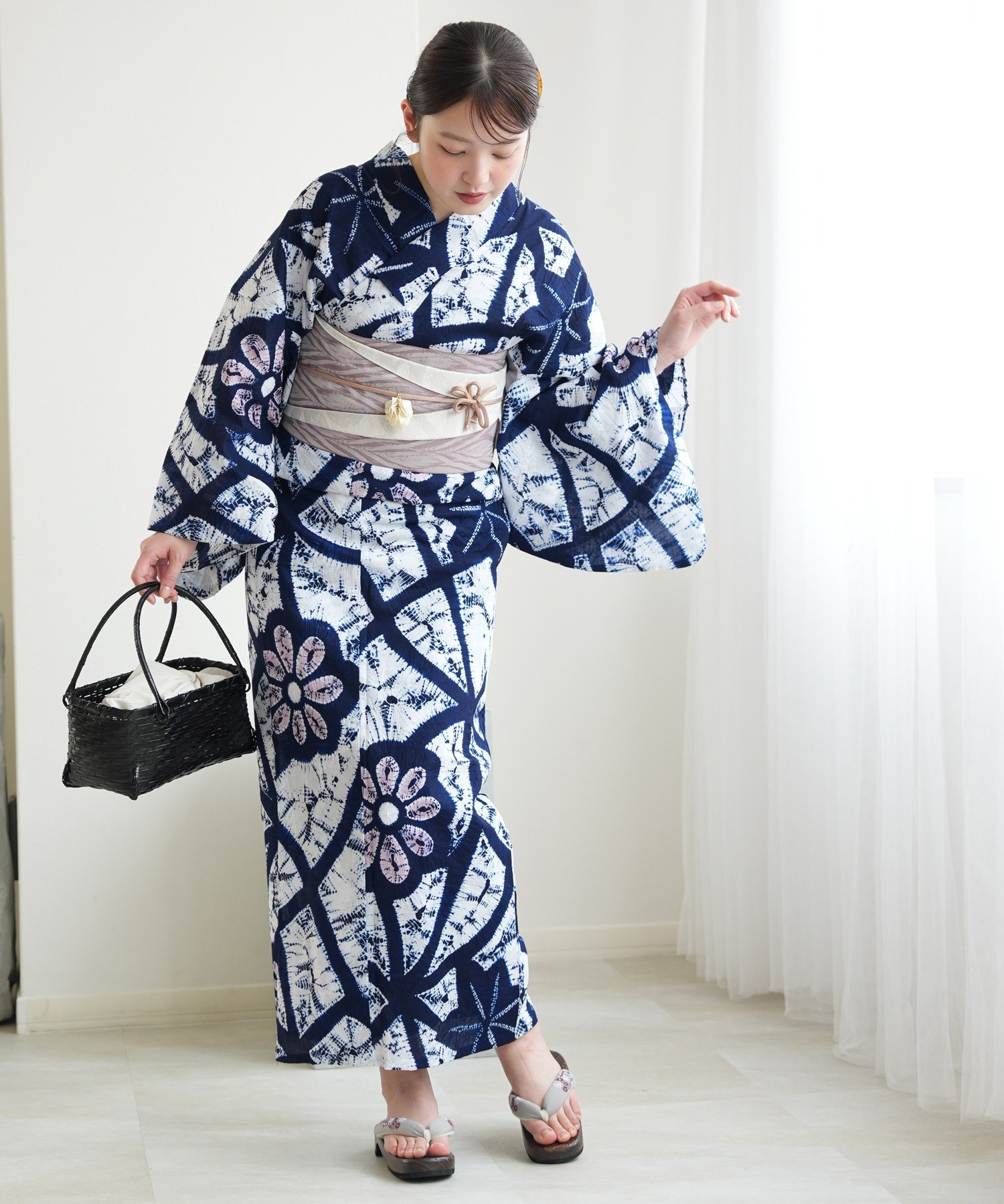 Rakuten Fashionのutatane utatane 有松絞り 浴衣 セット 花格子 極み ウタタネ 着物・浴衣・和装小物 浴衣【送料無料】｜アングル2