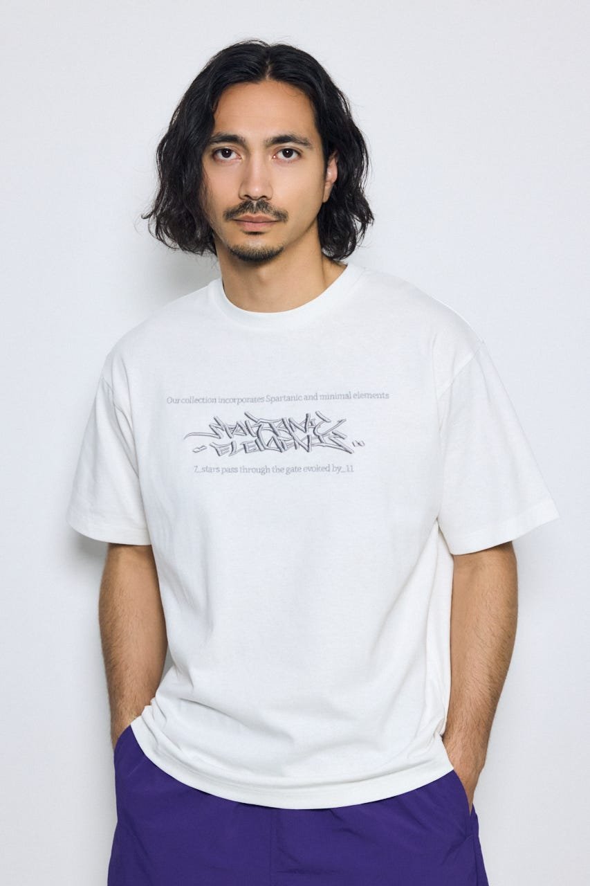 エンブロイダリーロゴTシャツ アズールバイマウジー トップス カットソー・Tシャツ ブラック ホワイト
