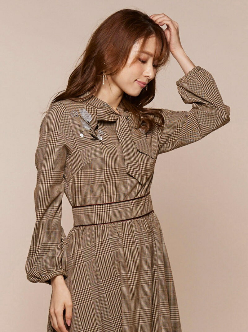 【SALE／50%OFF】QUEENS COURT フラワー刺繍チェックワンピース＜手洗い可能＞ クイーンズコート ワンピース・ドレス シャツワンピース ブラウン ブラック【送料無料】のサムネイル